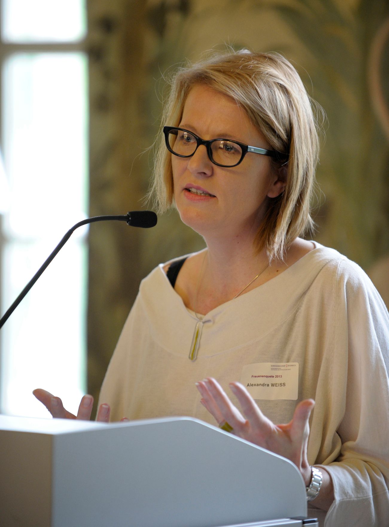 Am 7. Juni 2013 luden Frauenministerin Gabriele Heinisch-Hosek und die Plattform 20000Frauen zur Frauenenquete &bdquo;Maskulinismus. Anti. Feminismus.&ldquo; ins Schloss Laundon.