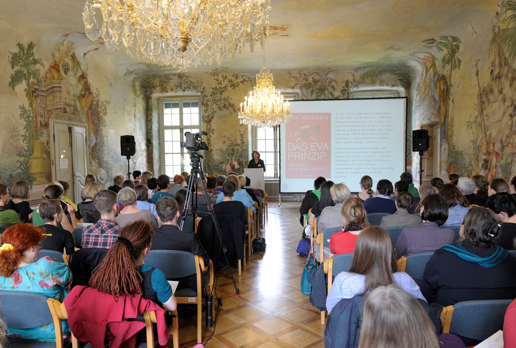 Am 7. Juni 2013 luden Frauenministerin Gabriele Heinisch-Hosek und die Plattform 20000Frauen zur Frauenenquete &bdquo;Maskulinismus. Anti. Feminismus.&ldquo; ins Schloss Laundon.