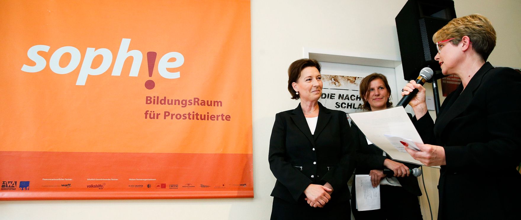 Am 11. Juni 2013 besuchte Frauenministerin Gabriele Heinisch-Hosek die Feier "10 Jahre SOPHIE BildungsRaum - 10 Jahre Beratung f&uuml;r SexarbeiterInnen" in Wien.