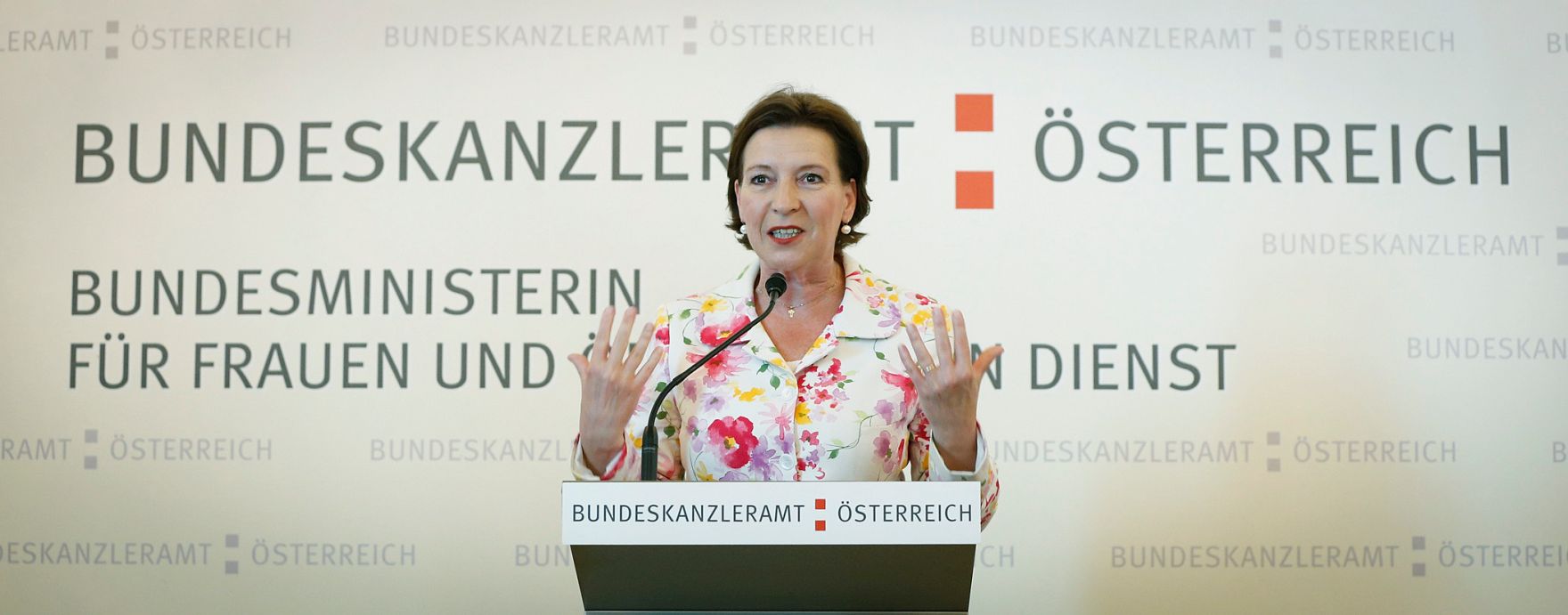 Am 19. Juni 2013 lud Frauenministerin Gabriele Heinisch-Hosek (im Bild) zur Verleihung des Johanna-Dohnal Preises 2013 ins Bundeskanzleramt.