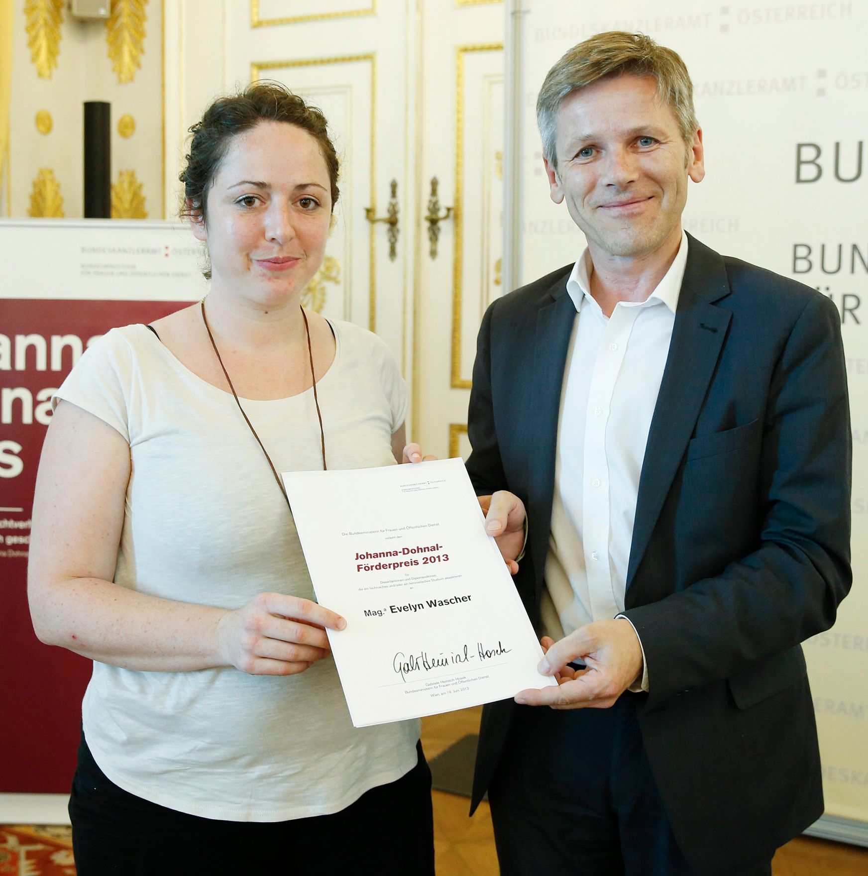 Am 19. Juni 2013 lud Frauenministerin Gabriele Heinisch-Hosek zur Verleihung des Johanna-Dohnal Preises 2013 ins Bundeskanzleramt.