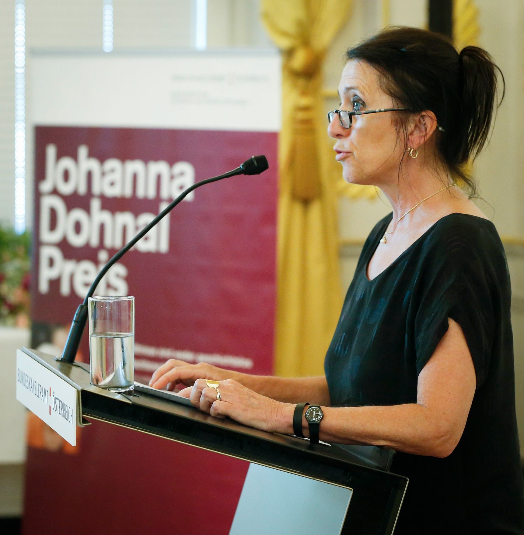 Am 19. Juni 2013 lud Frauenministerin Gabriele Heinisch-Hosek zur Verleihung des Johanna-Dohnal Preises 2013 ins Bundeskanzleramt.
