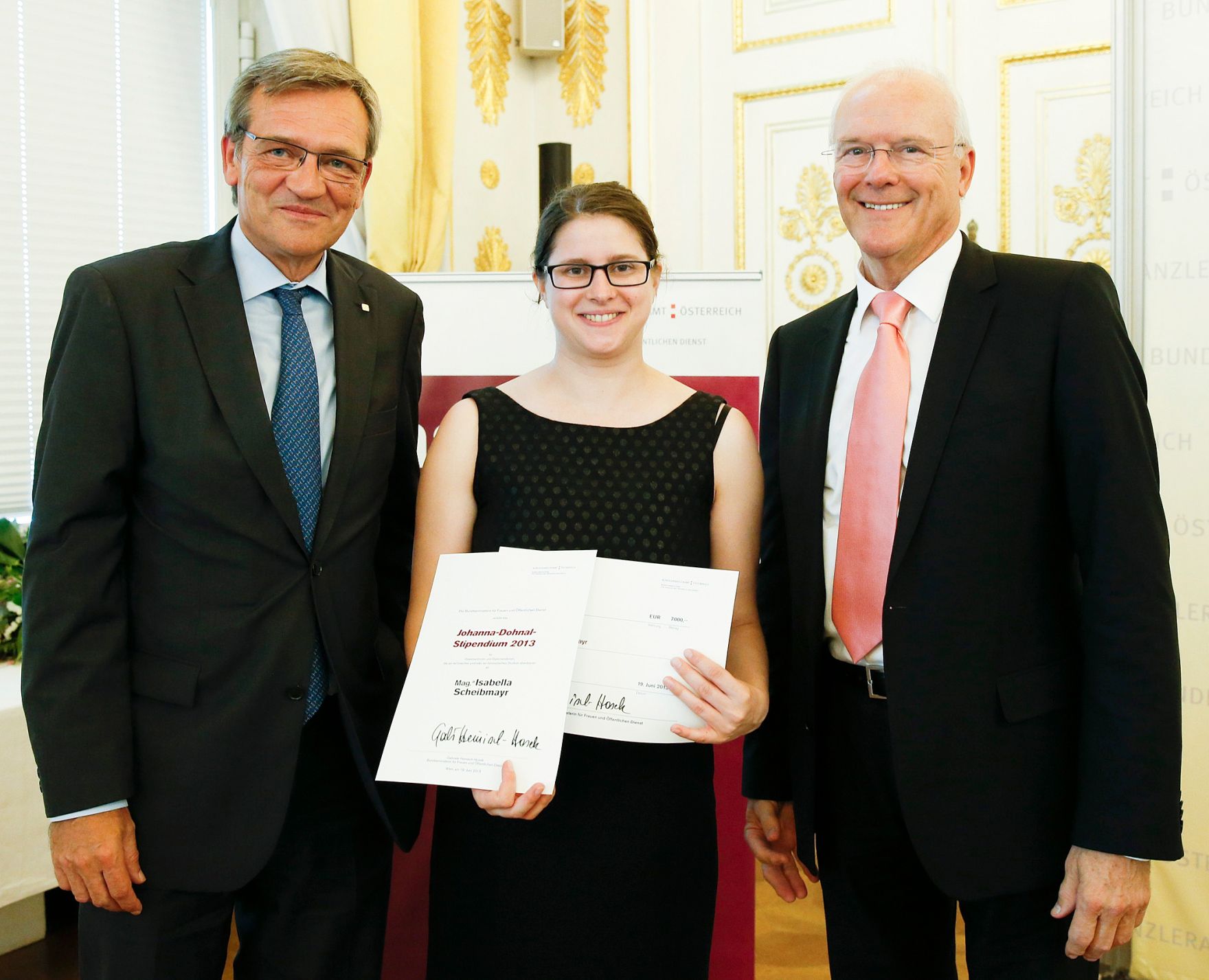 Am 19. Juni 2013 lud Frauenministerin Gabriele Heinisch-Hosek zur Verleihung des Johanna-Dohnal Preises 2013 ins Bundeskanzleramt.