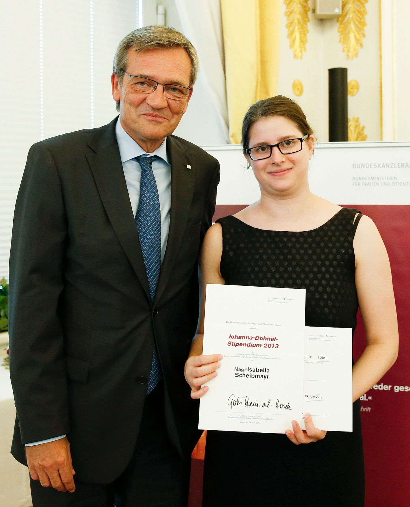 Am 19. Juni 2013 lud Frauenministerin Gabriele Heinisch-Hosek zur Verleihung des Johanna-Dohnal Preises 2013 ins Bundeskanzleramt.