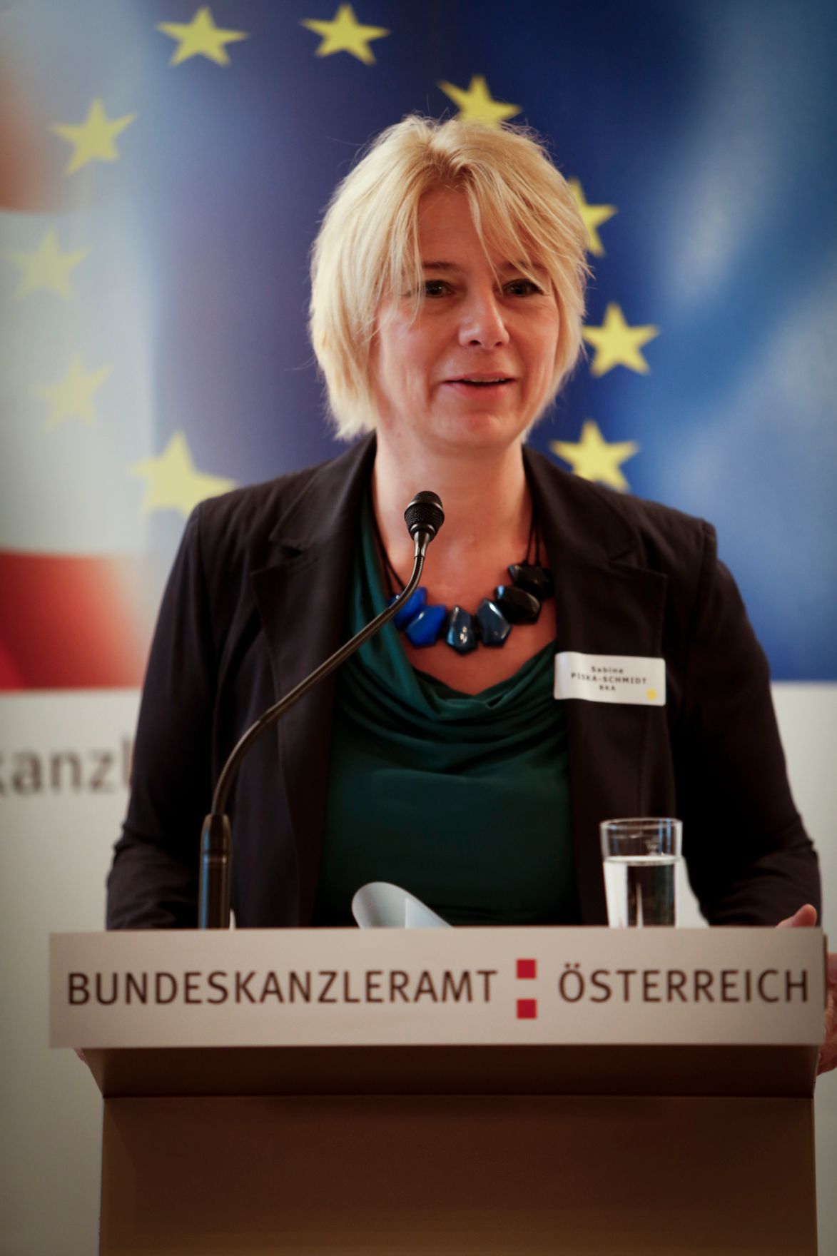 Am 24. Juni 2013 nahm Frauenministerin Gabriele Heinisch-Hosek an der Abschlussveranstaltung im Rahmen des Cross Mentoring Programms des Bundes teil.