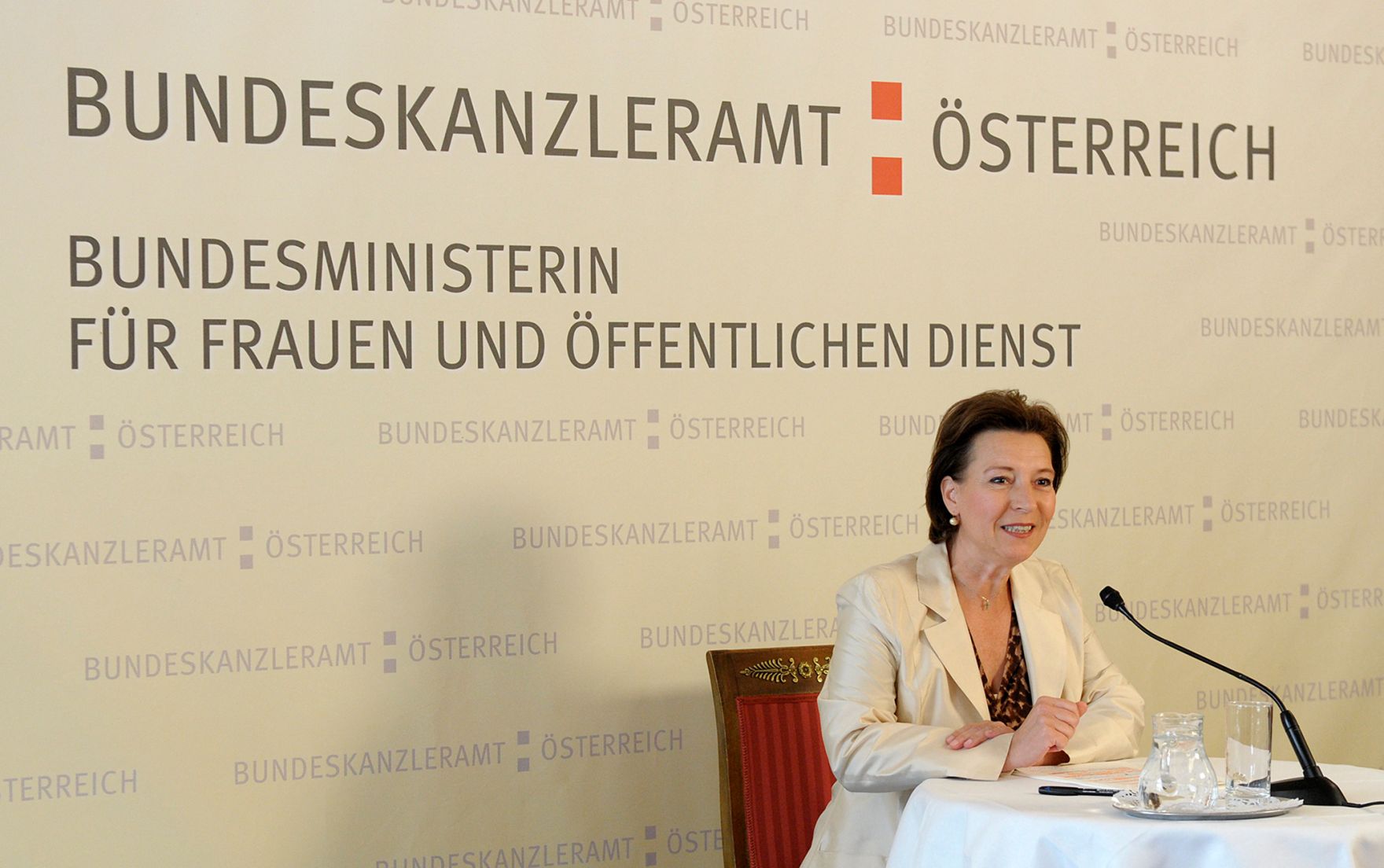 Am 15. Juli 2013 gab Frauenministerin Gabriele Heinisch-Hosek (im Bild) eine Pressekonferenz zu "5 Jahren erfolgreiche Frauenpolitik".