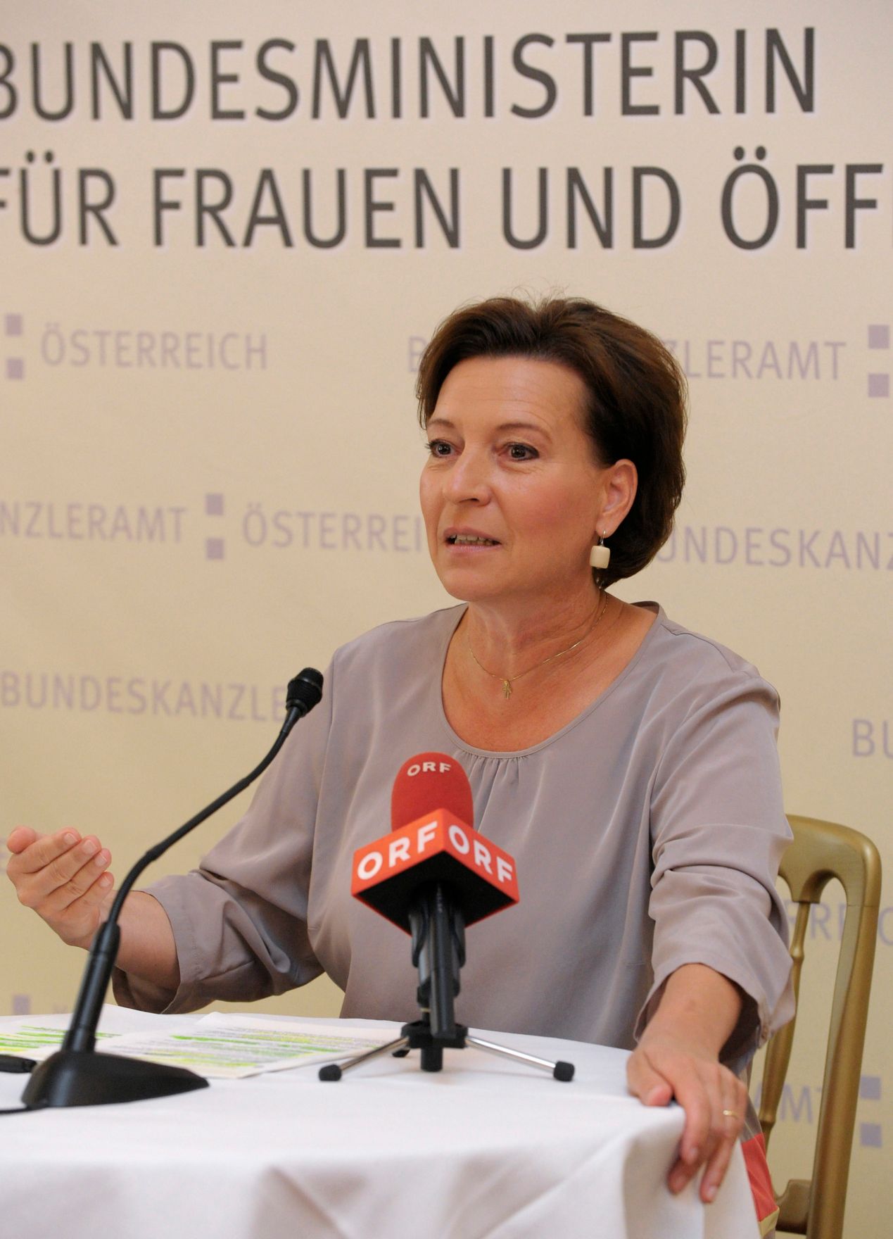 Am 20. August 2013 pr&auml;sentierte Frauenministerin Gabriele Heinisch-Hosek (im Bild) die Sonderauswertung &quot;Vereinbarkeit aus dem 6. Frauenbarometer &ndash; Beruf und Familie&ldquo;.