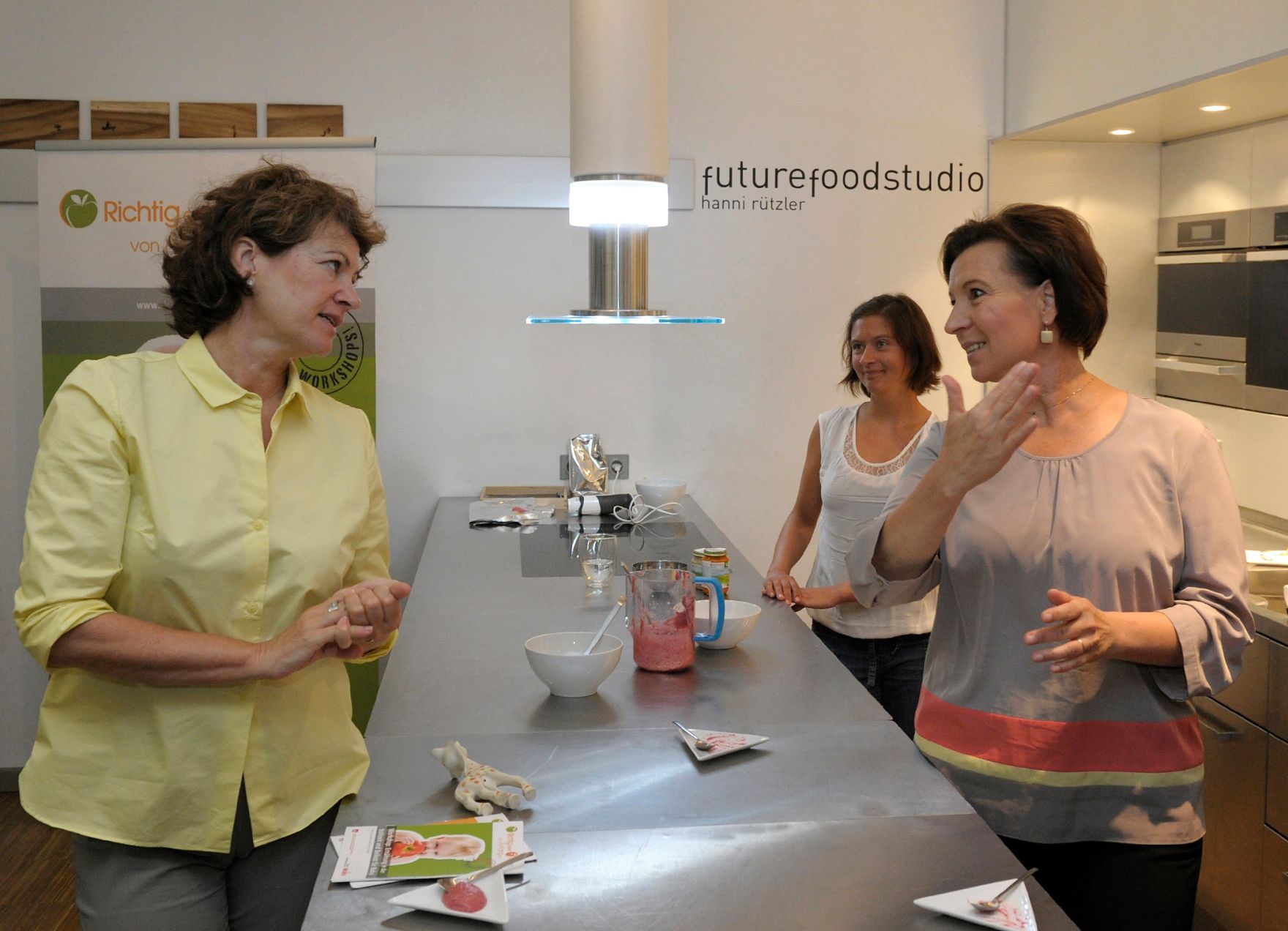 Am 20. August 2013 besuchte Frauenministerin Gabriele Heinisch-Hosek (im Bild) den Workshop der Wiener Gebietskrankenkasse &bdquo;Richtig essen von Anfang an&ldquo;.