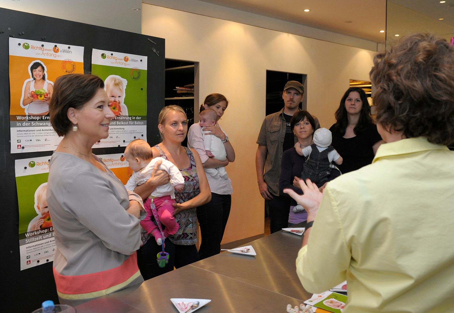 Am 20. August 2013 besuchte Frauenministerin Gabriele Heinisch-Hosek (im Bild) den Workshop der Wiener Gebietskrankenkasse &bdquo;Richtig essen von Anfang an&ldquo;.