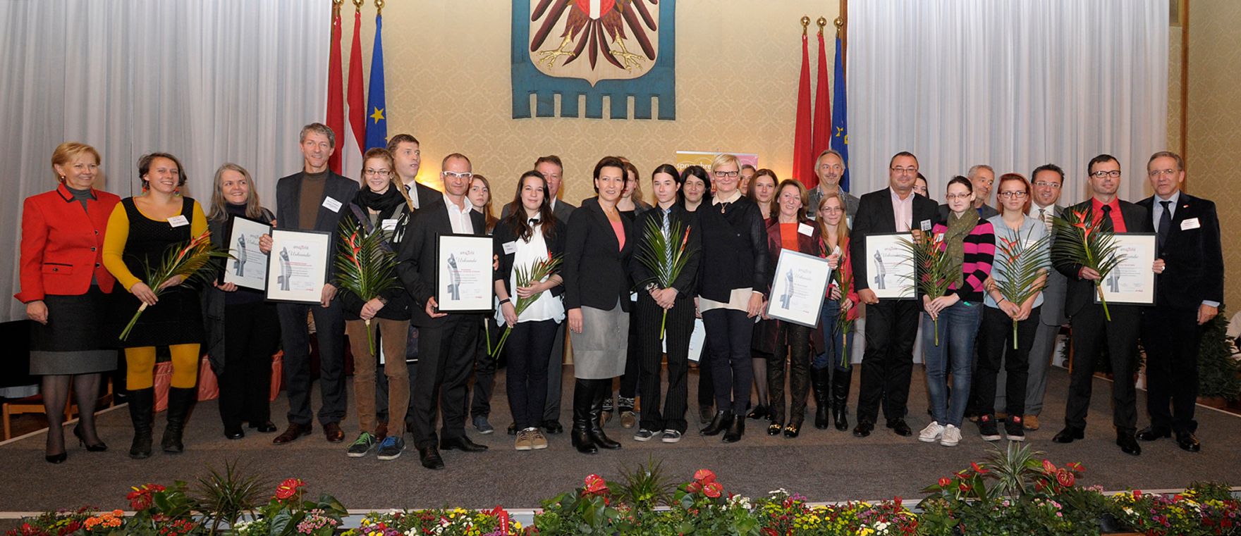 Am 15. Oktober 2013 nahm Frauenministerin Gabriele Heinisch-Hosek an der Verleihung des Amazone Awards des Vereins Spungbrett teil. Im Bild mit allen teilnehmenden Betrieben der Kategorie &quot;Kleinst- und Kleinbetriebe&quot;.