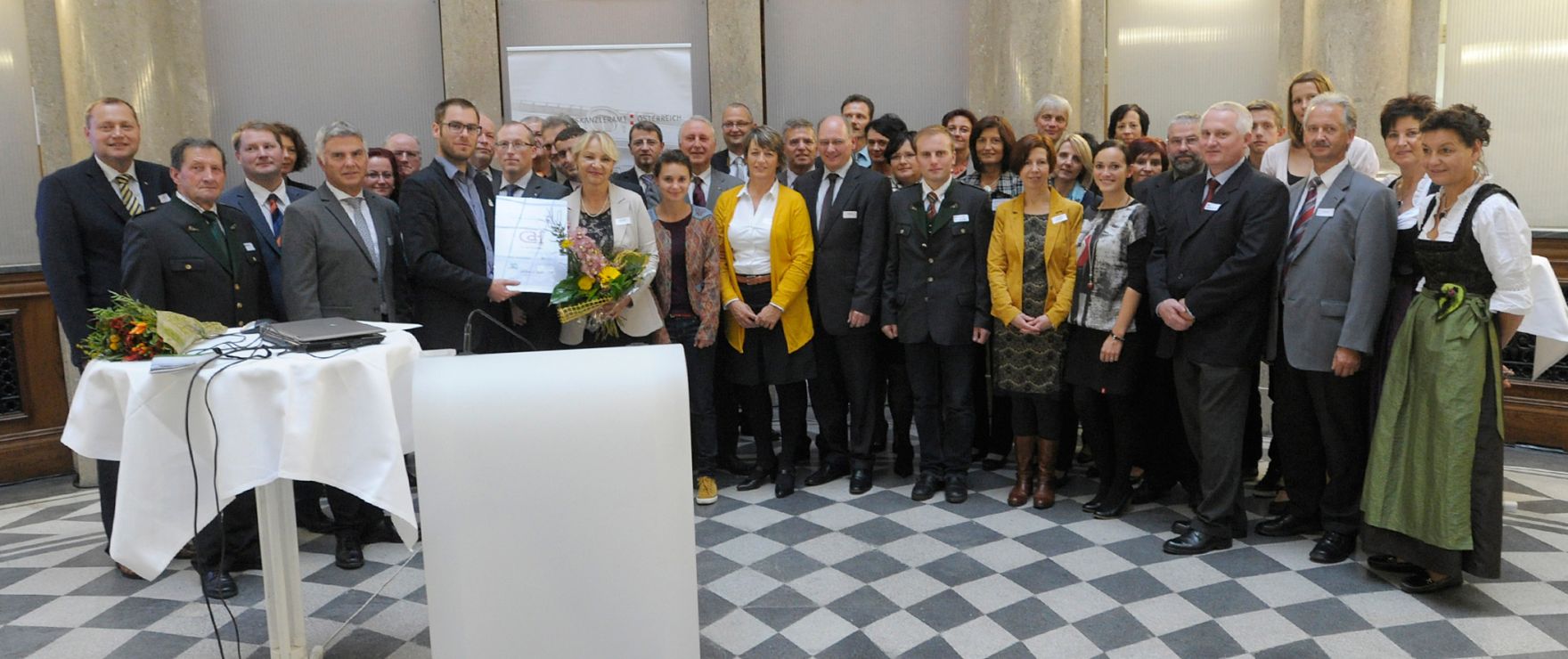 Am 17. Oktober 2013 &uuml;berreichte Andreas Buchta-Kadanka in Vertretung f&uuml;r Frauenministerin Gabriele Heinisch-Hosek das CAF-G&uuml;tesiegel an die Bezirkshauptmannschaft Rohrbach.