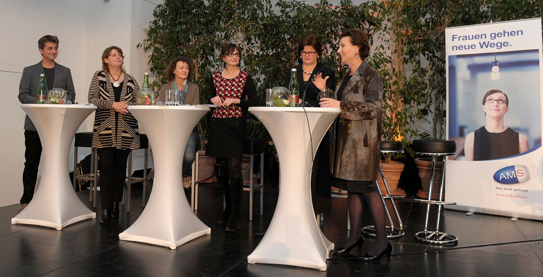 Am 23. Oktober 2013 nahm Frauenministerin Gabriele Heinisch-Hosek (im Bild) bei der Diskussion &bdquo;Wir gestalten Zukunft&ldquo; der AMS-Tagung &bdquo;Gleichbehandlung und Frauenf&ouml;rderung im AMS&ldquo; teil.