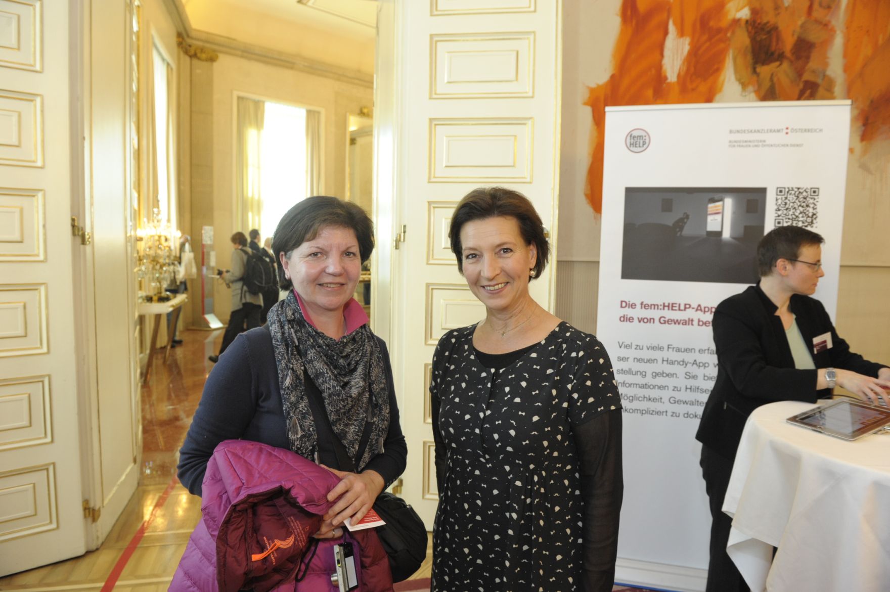 Am 26. Oktober 2013 empfing Frauenministerin Gabriele Heinisch-Hosek im Rahmen des Nationalfeiertages Besucherinnen und Besucher im Bundeskanzleramt.