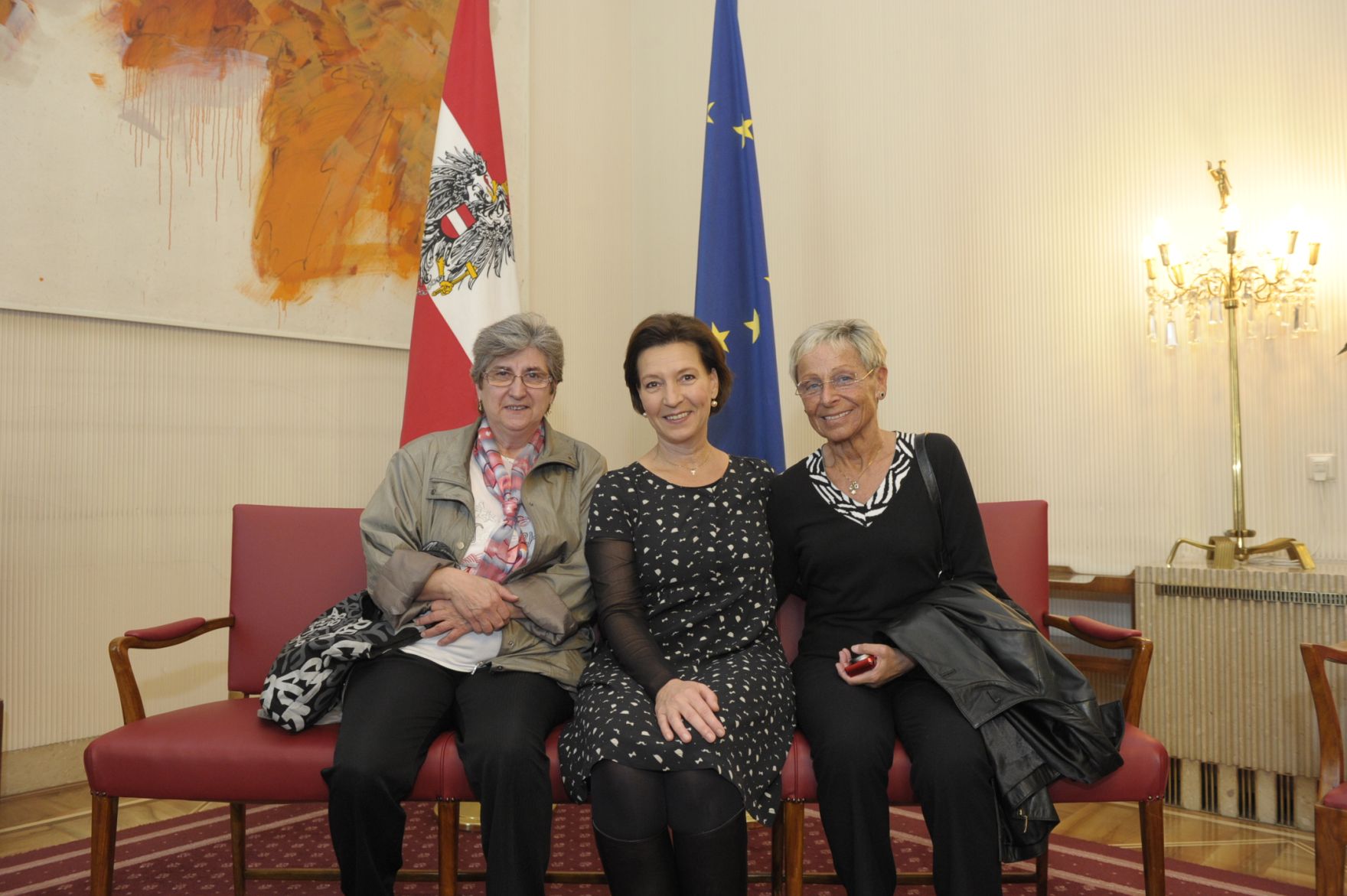 Am 26. Oktober 2013 empfing Frauenministerin Gabriele Heinisch-Hosek im Rahmen des Nationalfeiertages Besucherinnen und Besucher im Bundeskanzleramt.