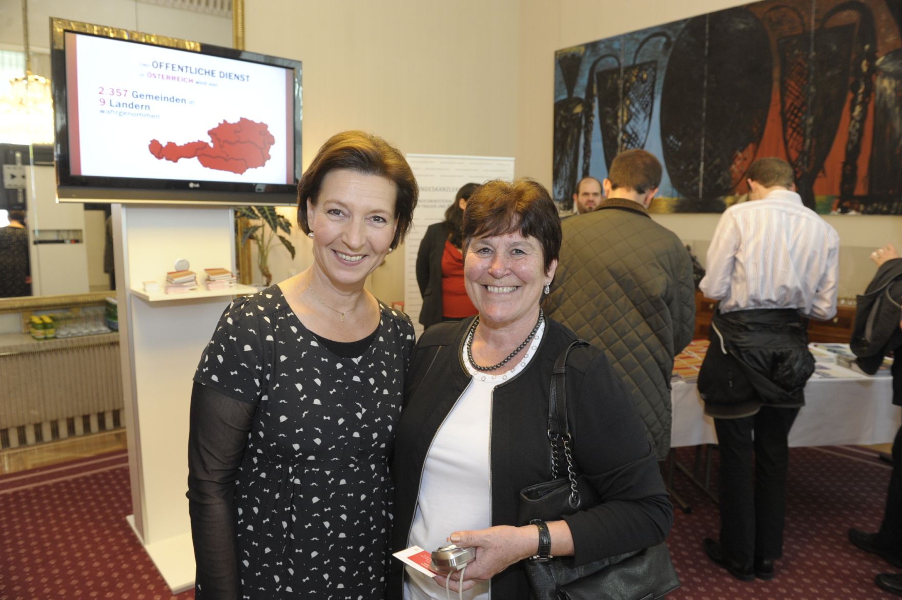 Am 26. Oktober 2013 empfing Frauenministerin Gabriele Heinisch-Hosek im Rahmen des Nationalfeiertages Besucherinnen und Besucher im Bundeskanzleramt.