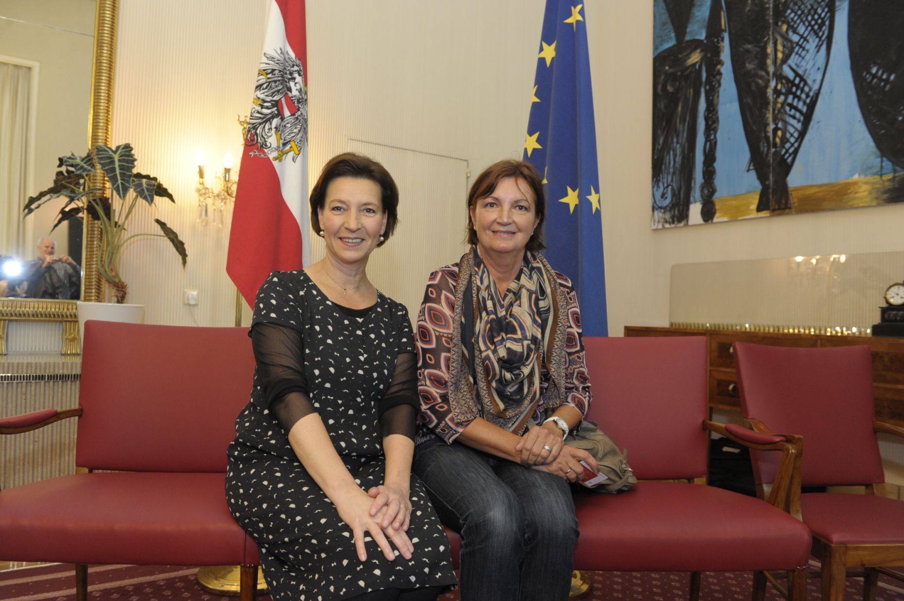 Am 26. Oktober 2013 empfing Frauenministerin Gabriele Heinisch-Hosek im Rahmen des Nationalfeiertages Besucherinnen und Besucher im Bundeskanzleramt.