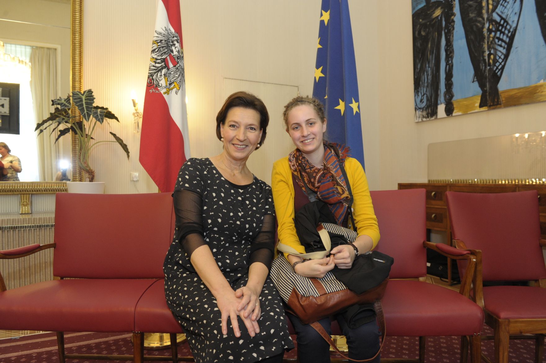 Am 26. Oktober 2013 empfing Frauenministerin Gabriele Heinisch-Hosek im Rahmen des Nationalfeiertages Besucherinnen und Besucher im Bundeskanzleramt.