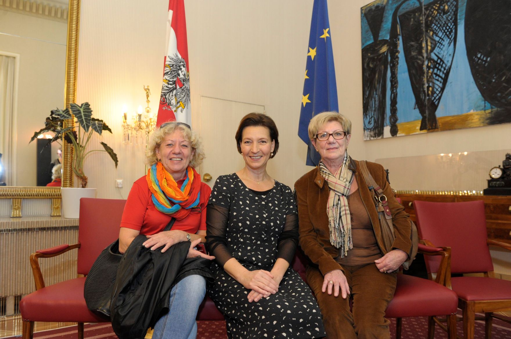 Am 26. Oktober 2013 empfing Frauenministerin Gabriele Heinisch-Hosek im Rahmen des Nationalfeiertages Besucherinnen und Besucher im Bundeskanzleramt.