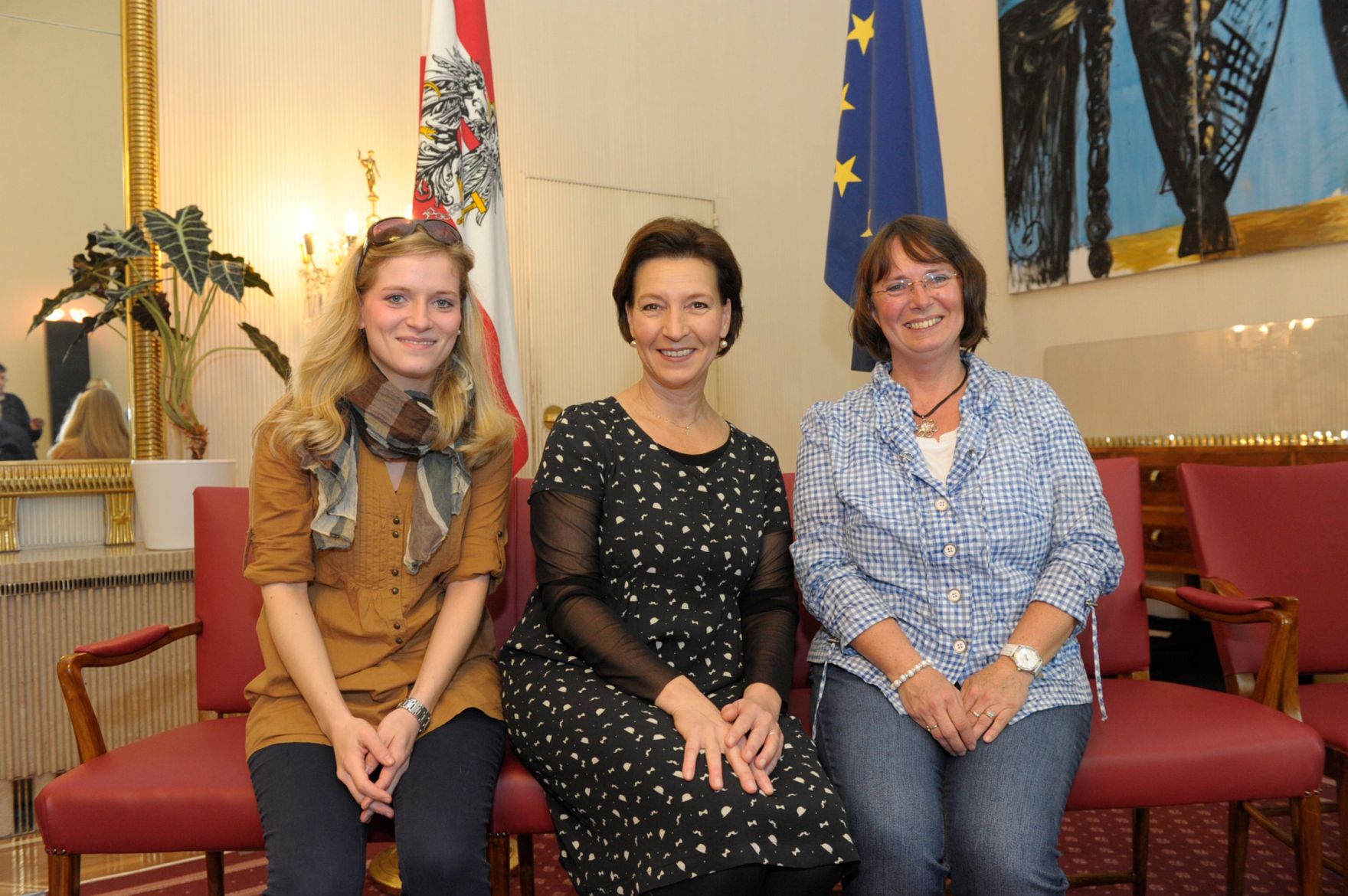 Am 26. Oktober 2013 empfing Frauenministerin Gabriele Heinisch-Hosek im Rahmen des Nationalfeiertages Besucherinnen und Besucher im Bundeskanzleramt.