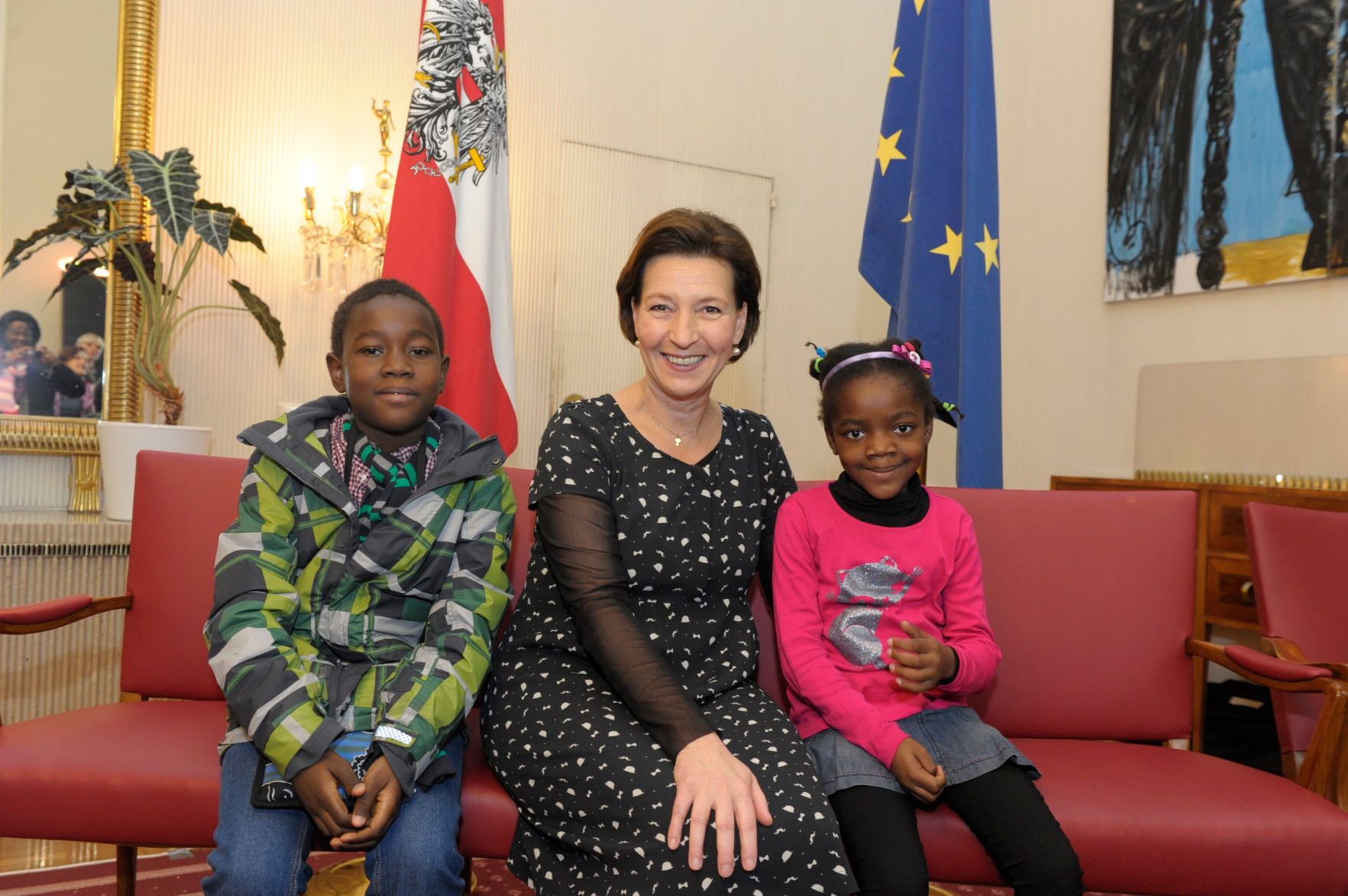 Am 26. Oktober 2013 empfing Frauenministerin Gabriele Heinisch-Hosek im Rahmen des Nationalfeiertages Besucherinnen und Besucher im Bundeskanzleramt.