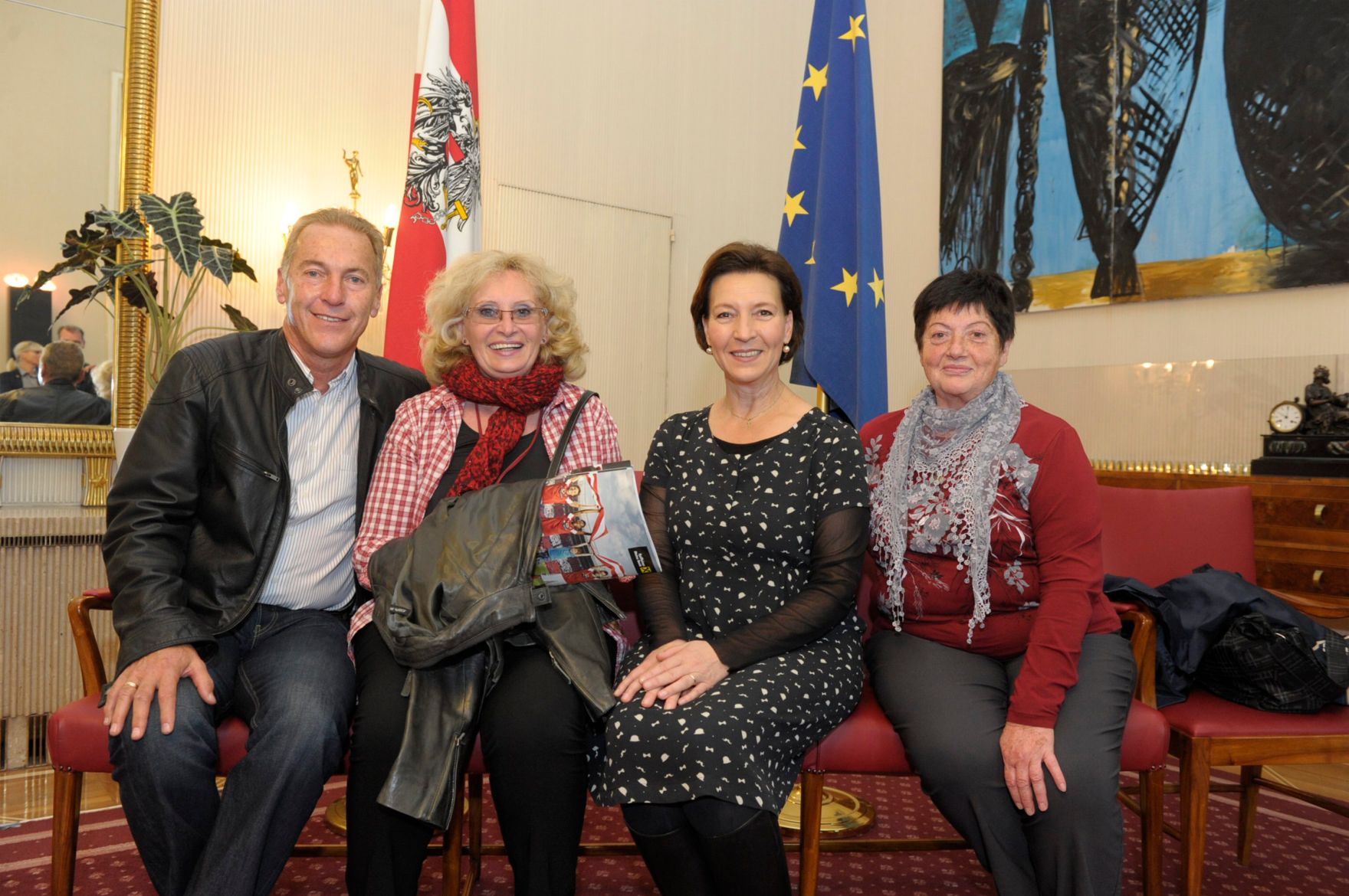 Am 26. Oktober 2013 empfing Frauenministerin Gabriele Heinisch-Hosek im Rahmen des Nationalfeiertages Besucherinnen und Besucher im Bundeskanzleramt.