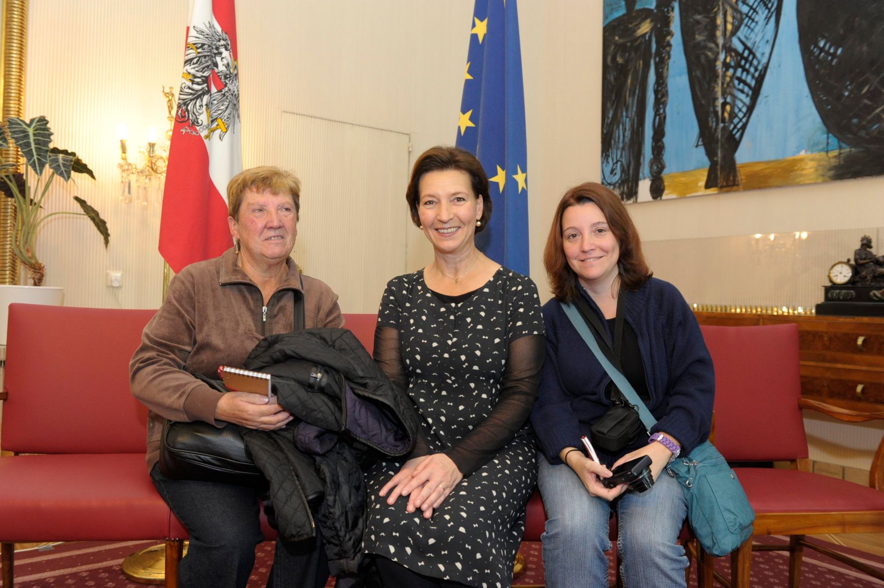 Am 26. Oktober 2013 empfing Frauenministerin Gabriele Heinisch-Hosek im Rahmen des Nationalfeiertages Besucherinnen und Besucher im Bundeskanzleramt.