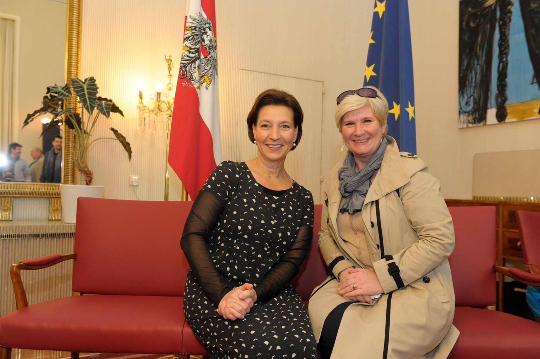 Am 26. Oktober 2013 empfing Frauenministerin Gabriele Heinisch-Hosek im Rahmen des Nationalfeiertages Besucherinnen und Besucher im Bundeskanzleramt.