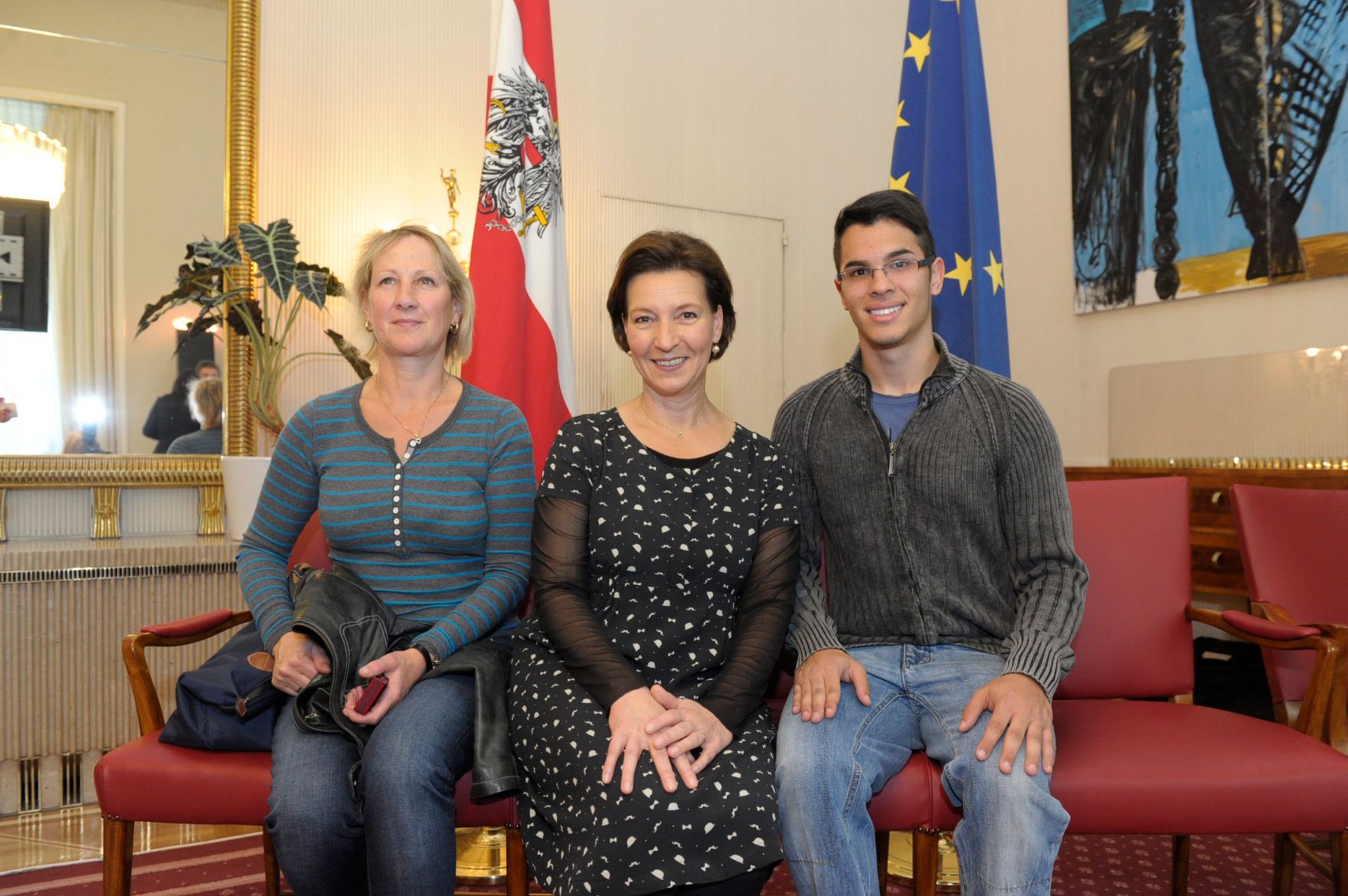 Am 26. Oktober 2013 empfing Frauenministerin Gabriele Heinisch-Hosek im Rahmen des Nationalfeiertages Besucherinnen und Besucher im Bundeskanzleramt.