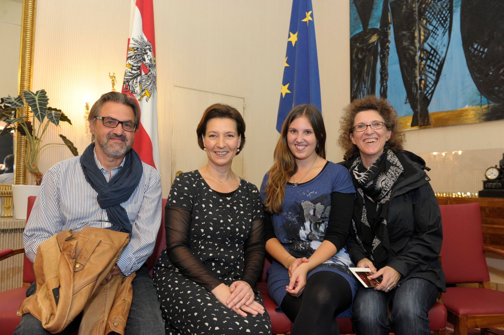 Am 26. Oktober 2013 empfing Frauenministerin Gabriele Heinisch-Hosek im Rahmen des Nationalfeiertages Besucherinnen und Besucher im Bundeskanzleramt.