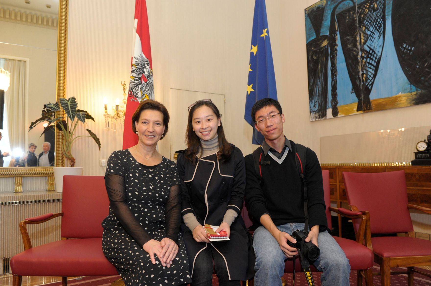 Am 26. Oktober 2013 empfing Frauenministerin Gabriele Heinisch-Hosek im Rahmen des Nationalfeiertages Besucherinnen und Besucher im Bundeskanzleramt.
