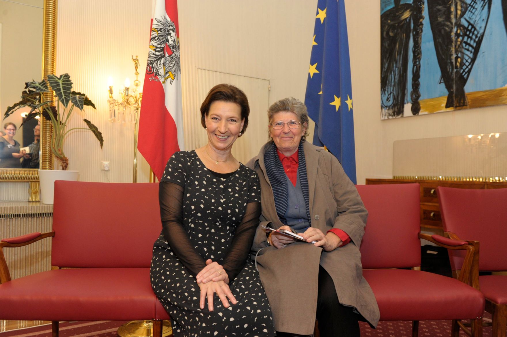 Am 26. Oktober 2013 empfing Frauenministerin Gabriele Heinisch-Hosek im Rahmen des Nationalfeiertages Besucherinnen und Besucher im Bundeskanzleramt.