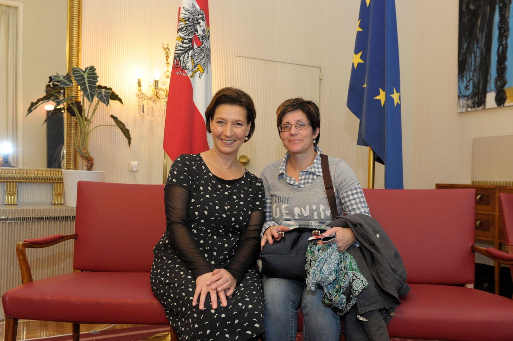 Am 26. Oktober 2013 empfing Frauenministerin Gabriele Heinisch-Hosek im Rahmen des Nationalfeiertages Besucherinnen und Besucher im Bundeskanzleramt.