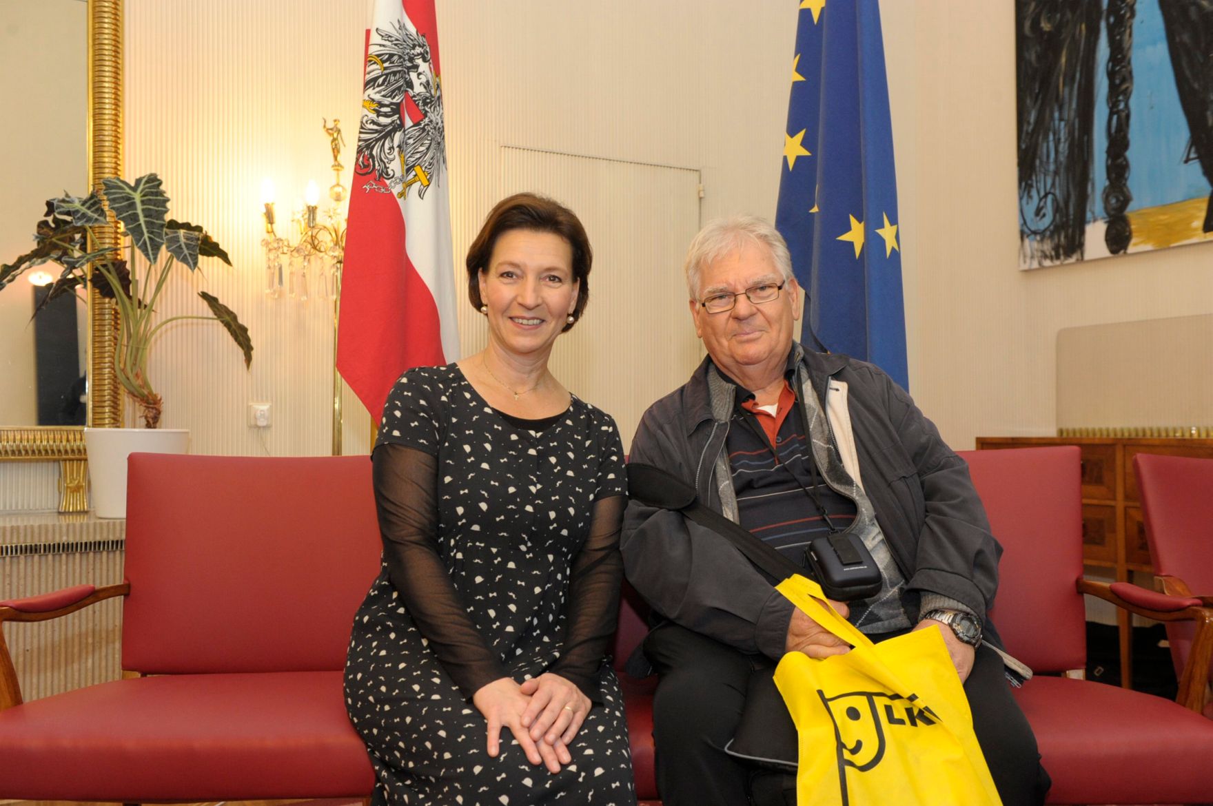Am 26. Oktober 2013 empfing Frauenministerin Gabriele Heinisch-Hosek im Rahmen des Nationalfeiertages Besucherinnen und Besucher im Bundeskanzleramt.