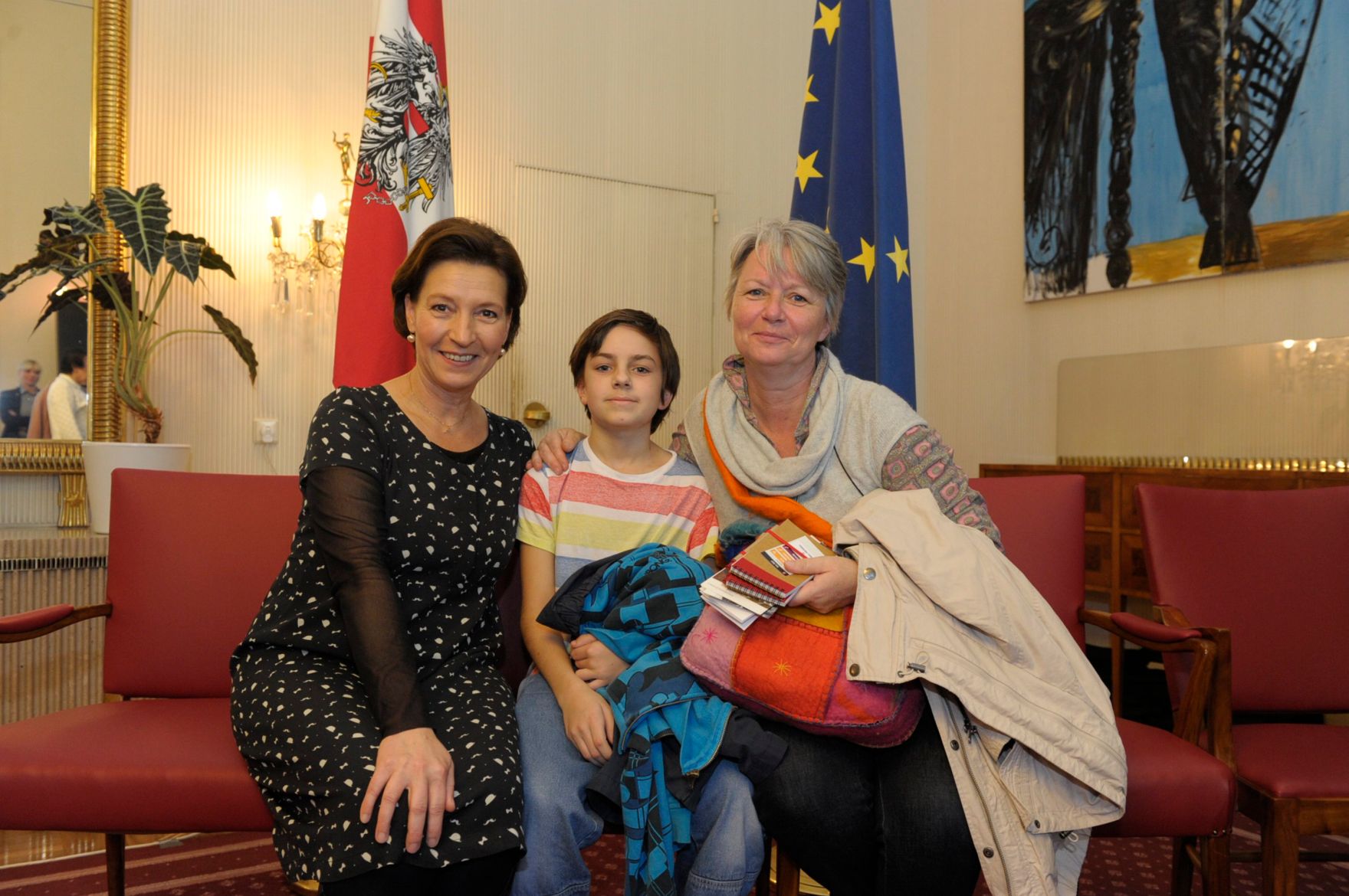 Am 26. Oktober 2013 empfing Frauenministerin Gabriele Heinisch-Hosek im Rahmen des Nationalfeiertages Besucherinnen und Besucher im Bundeskanzleramt.