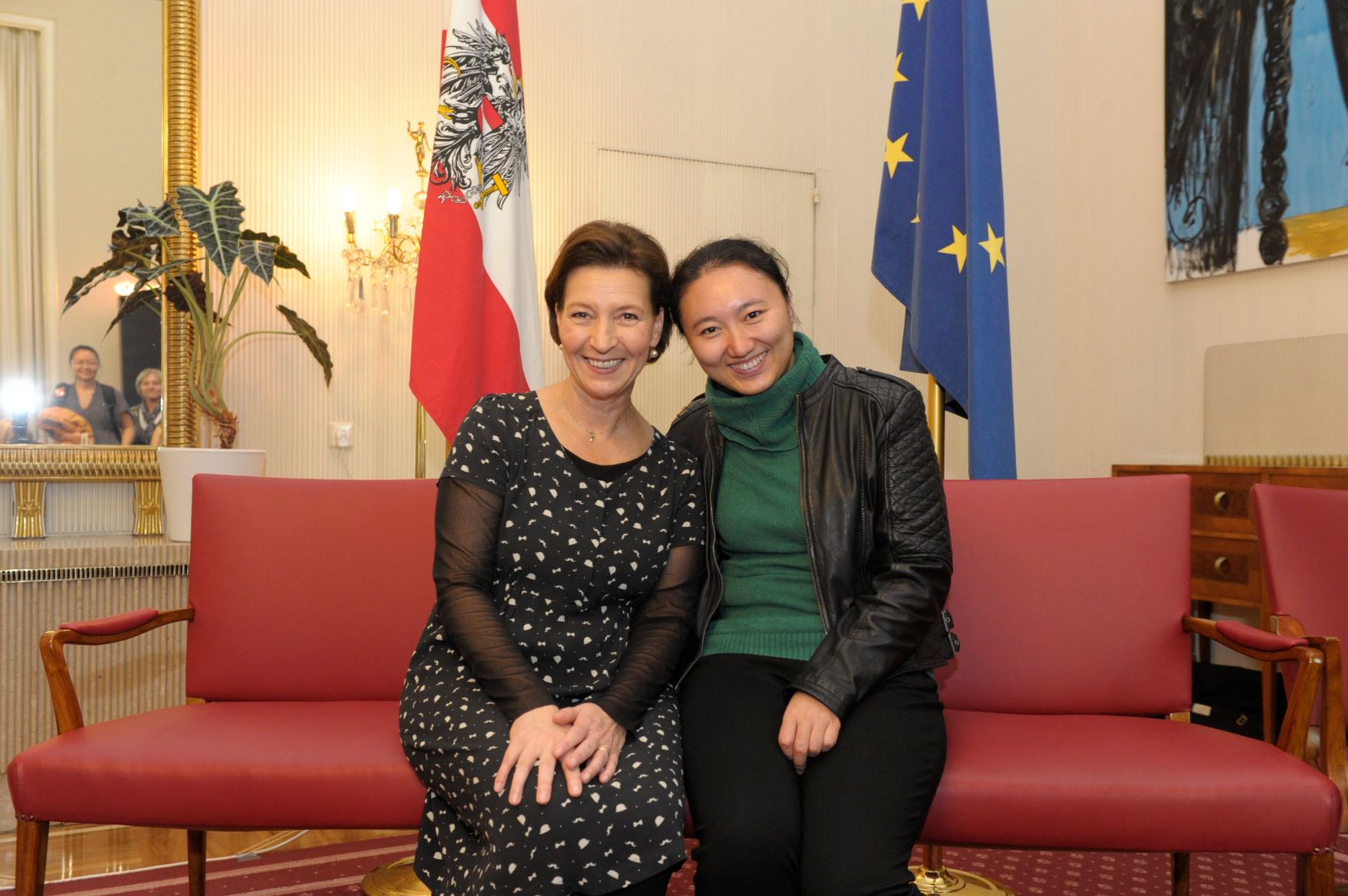 Am 26. Oktober 2013 empfing Frauenministerin Gabriele Heinisch-Hosek im Rahmen des Nationalfeiertages Besucherinnen und Besucher im Bundeskanzleramt.