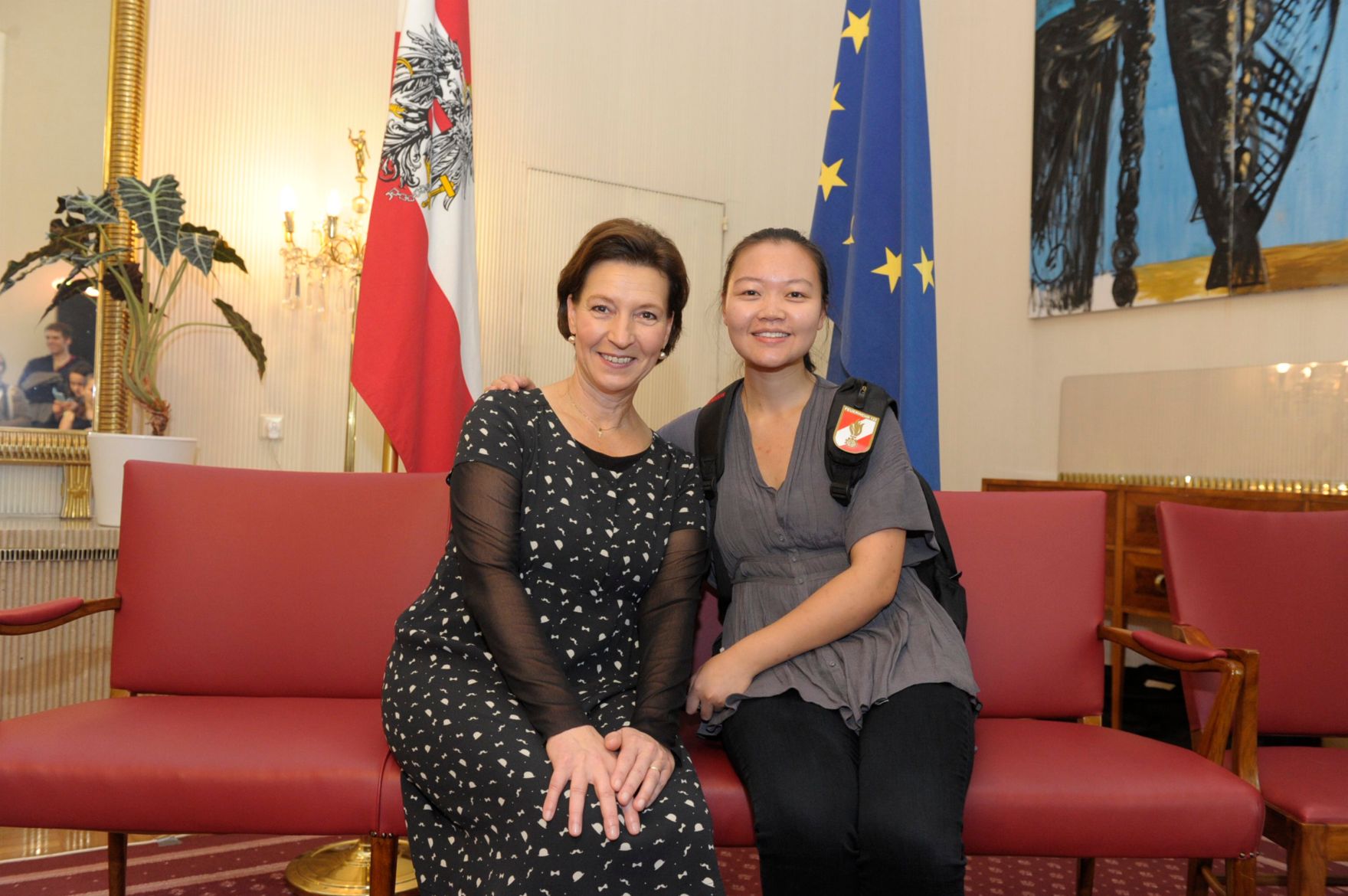 Am 26. Oktober 2013 empfing Frauenministerin Gabriele Heinisch-Hosek im Rahmen des Nationalfeiertages Besucherinnen und Besucher im Bundeskanzleramt.
