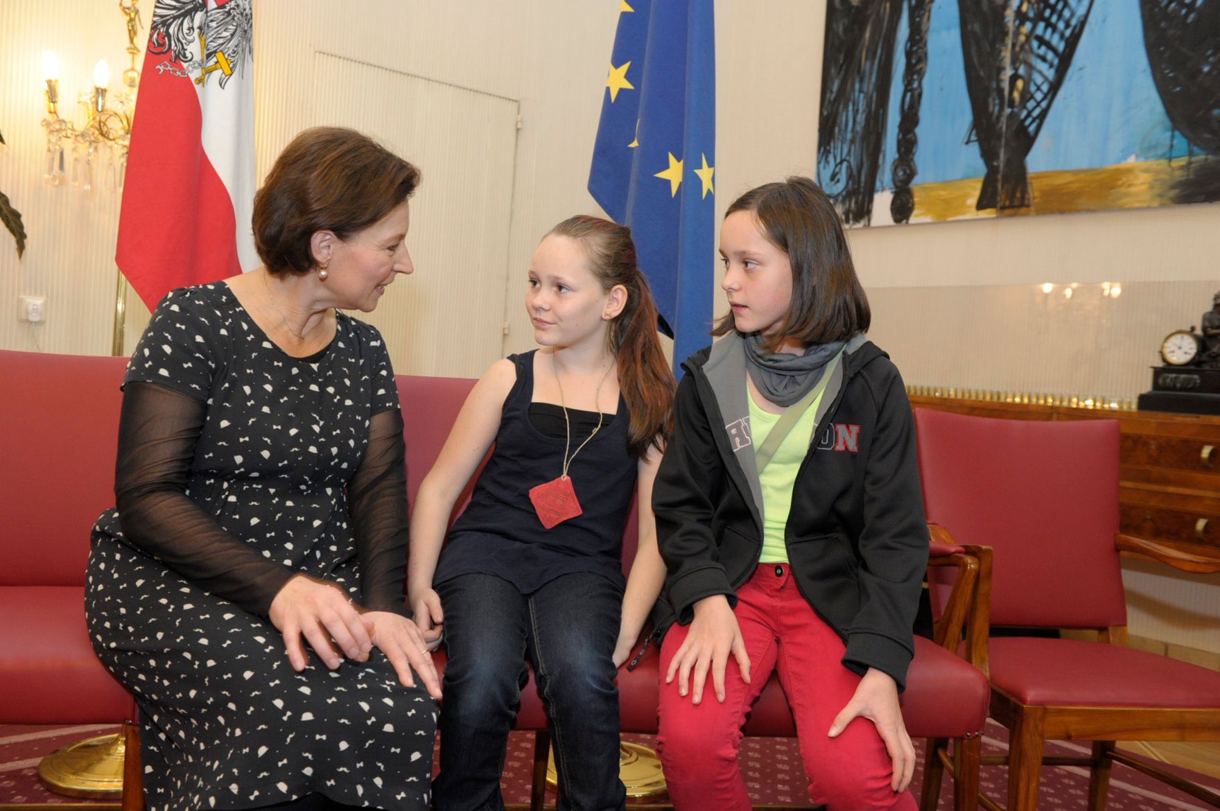 Am 26. Oktober 2013 empfing Frauenministerin Gabriele Heinisch-Hosek im Rahmen des Nationalfeiertages Besucherinnen und Besucher im Bundeskanzleramt.