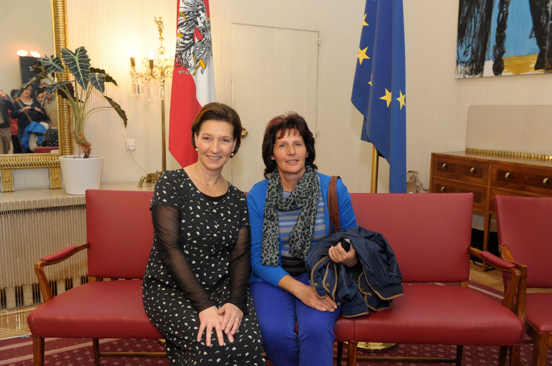 Am 26. Oktober 2013 empfing Frauenministerin Gabriele Heinisch-Hosek im Rahmen des Nationalfeiertages Besucherinnen und Besucher im Bundeskanzleramt.