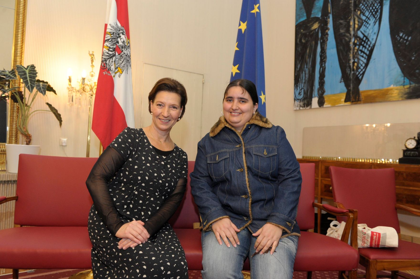 Am 26. Oktober 2013 empfing Frauenministerin Gabriele Heinisch-Hosek im Rahmen des Nationalfeiertages Besucherinnen und Besucher im Bundeskanzleramt.