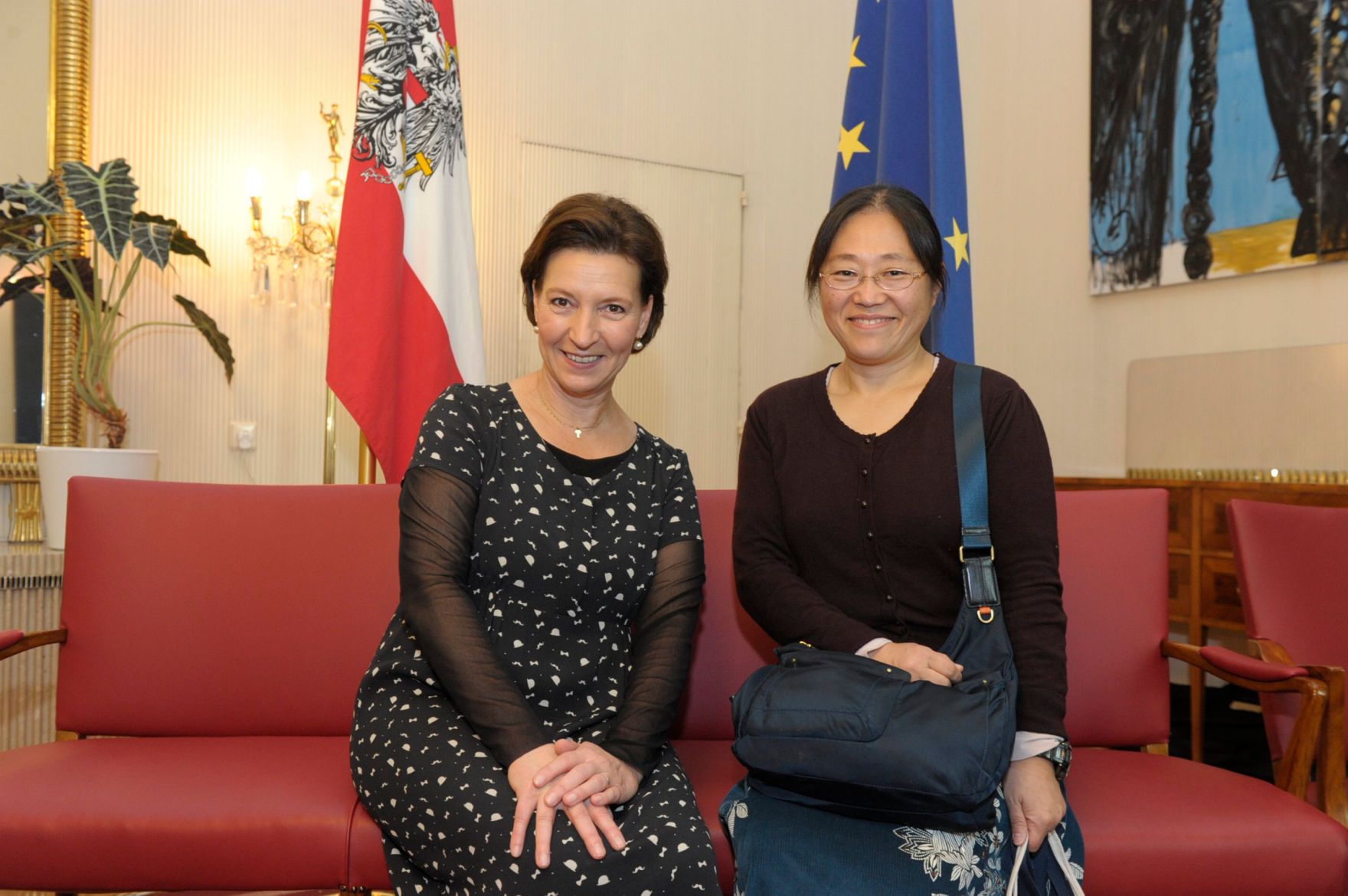 Am 26. Oktober 2013 empfing Frauenministerin Gabriele Heinisch-Hosek im Rahmen des Nationalfeiertages Besucherinnen und Besucher im Bundeskanzleramt.