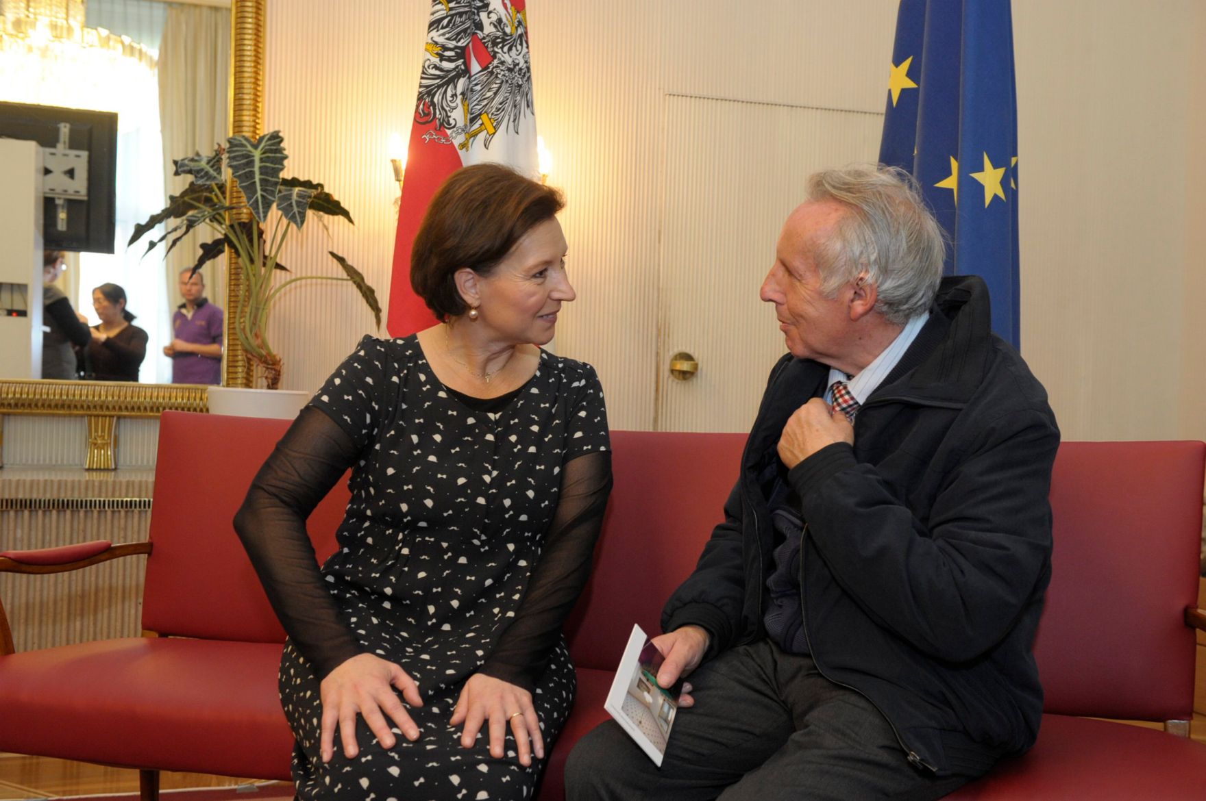 Am 26. Oktober 2013 empfing Frauenministerin Gabriele Heinisch-Hosek im Rahmen des Nationalfeiertages Besucherinnen und Besucher im Bundeskanzleramt.