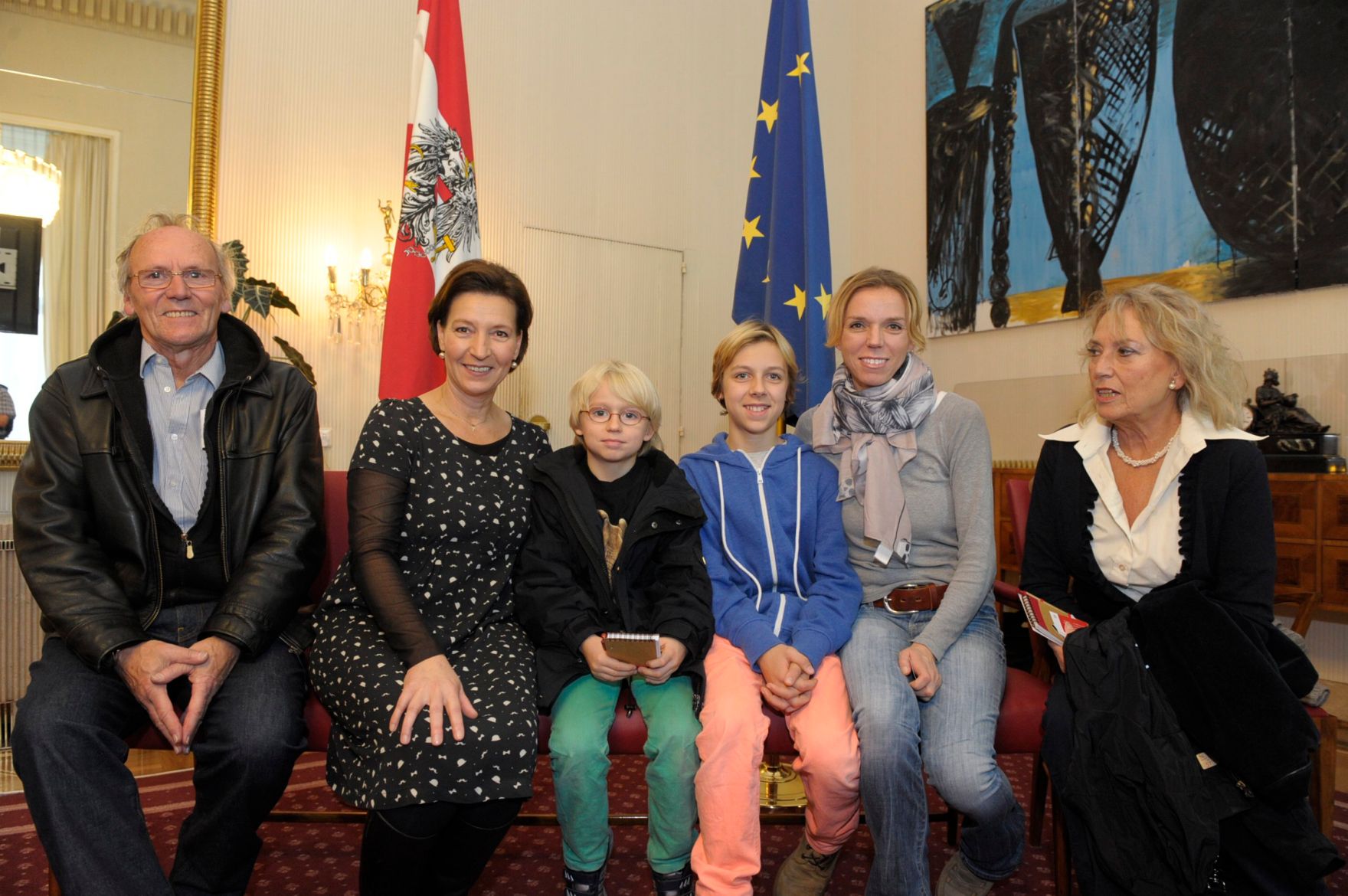 Am 26. Oktober 2013 empfing Frauenministerin Gabriele Heinisch-Hosek im Rahmen des Nationalfeiertages Besucherinnen und Besucher im Bundeskanzleramt.