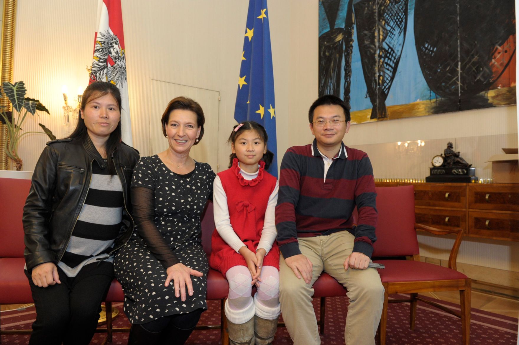 Am 26. Oktober 2013 empfing Frauenministerin Gabriele Heinisch-Hosek im Rahmen des Nationalfeiertages Besucherinnen und Besucher im Bundeskanzleramt.