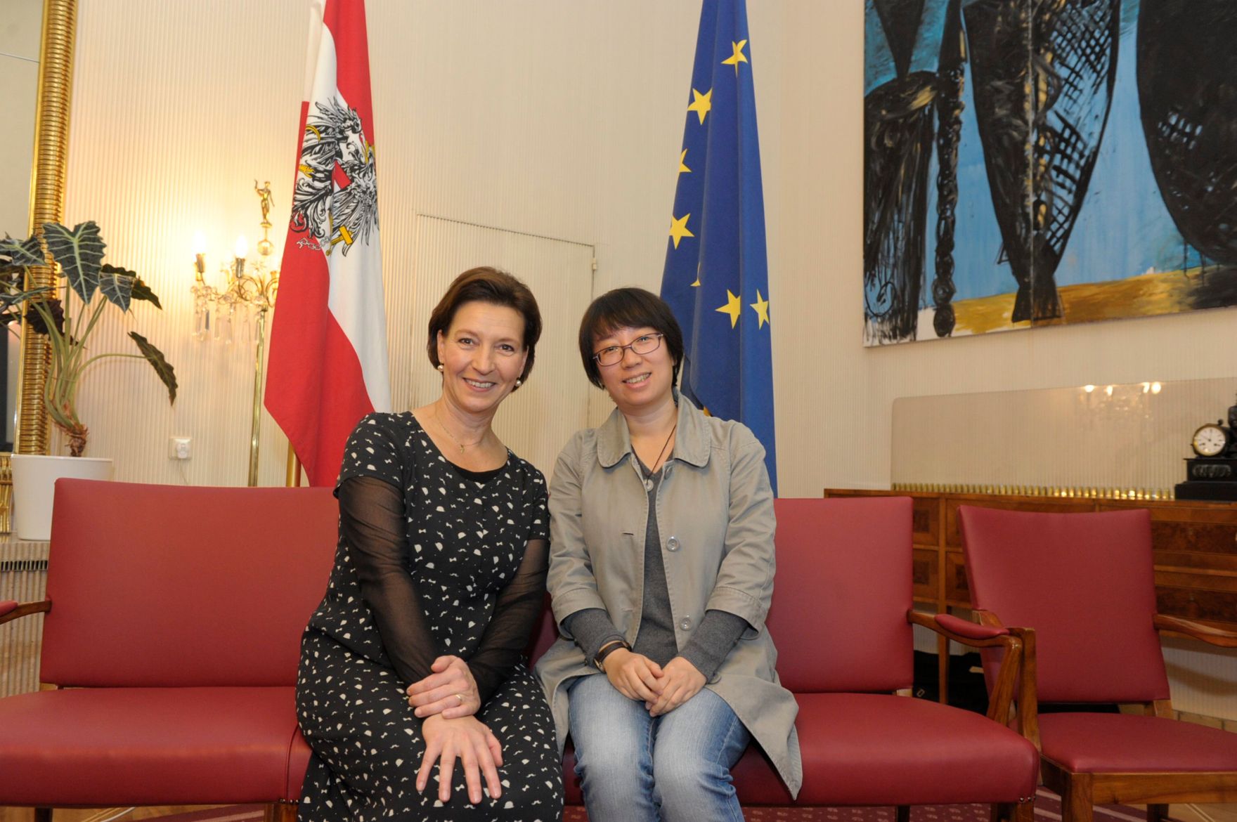 Am 26. Oktober 2013 empfing Frauenministerin Gabriele Heinisch-Hosek im Rahmen des Nationalfeiertages Besucherinnen und Besucher im Bundeskanzleramt.