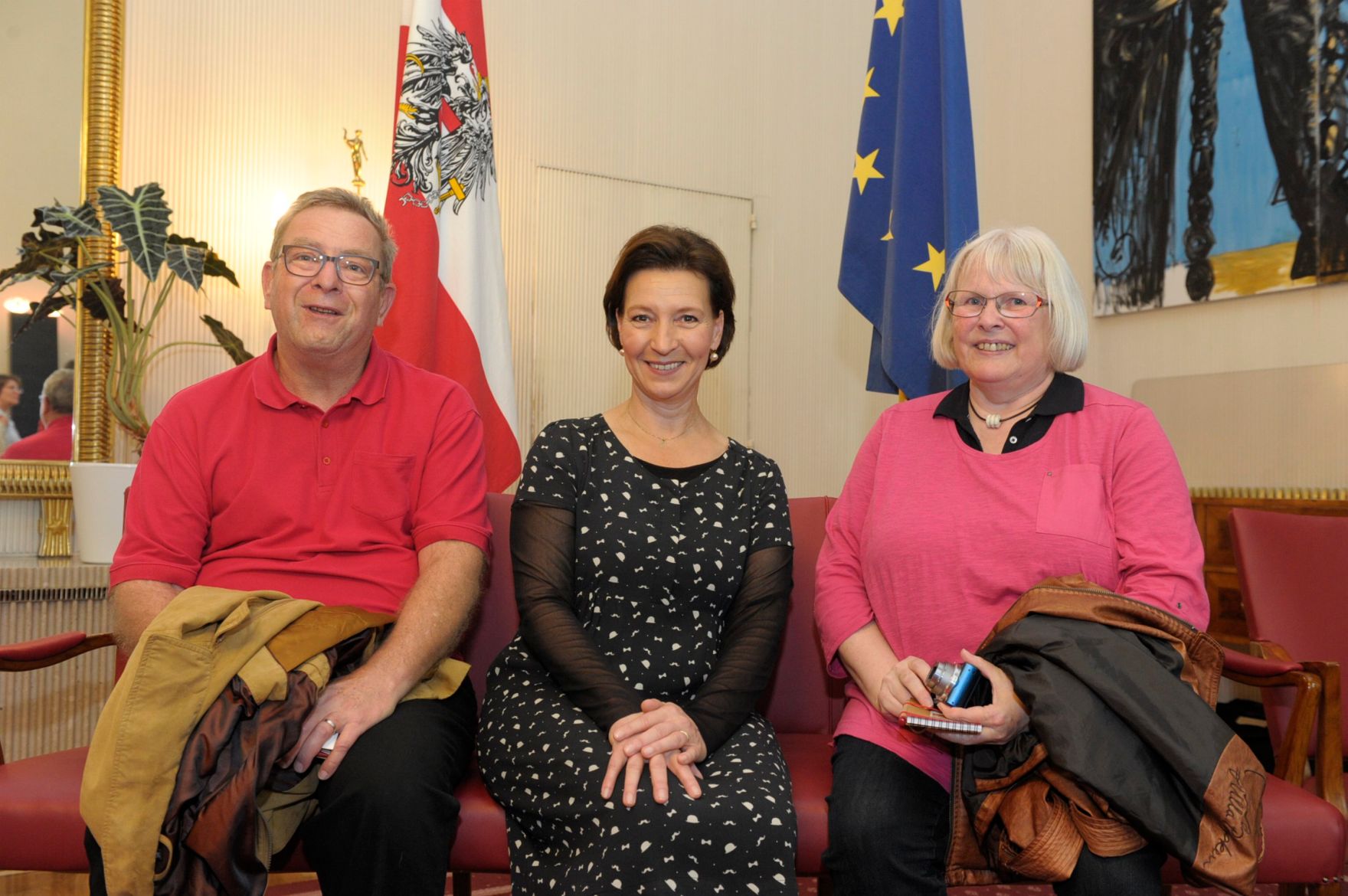 Am 26. Oktober 2013 empfing Frauenministerin Gabriele Heinisch-Hosek im Rahmen des Nationalfeiertages Besucherinnen und Besucher im Bundeskanzleramt.