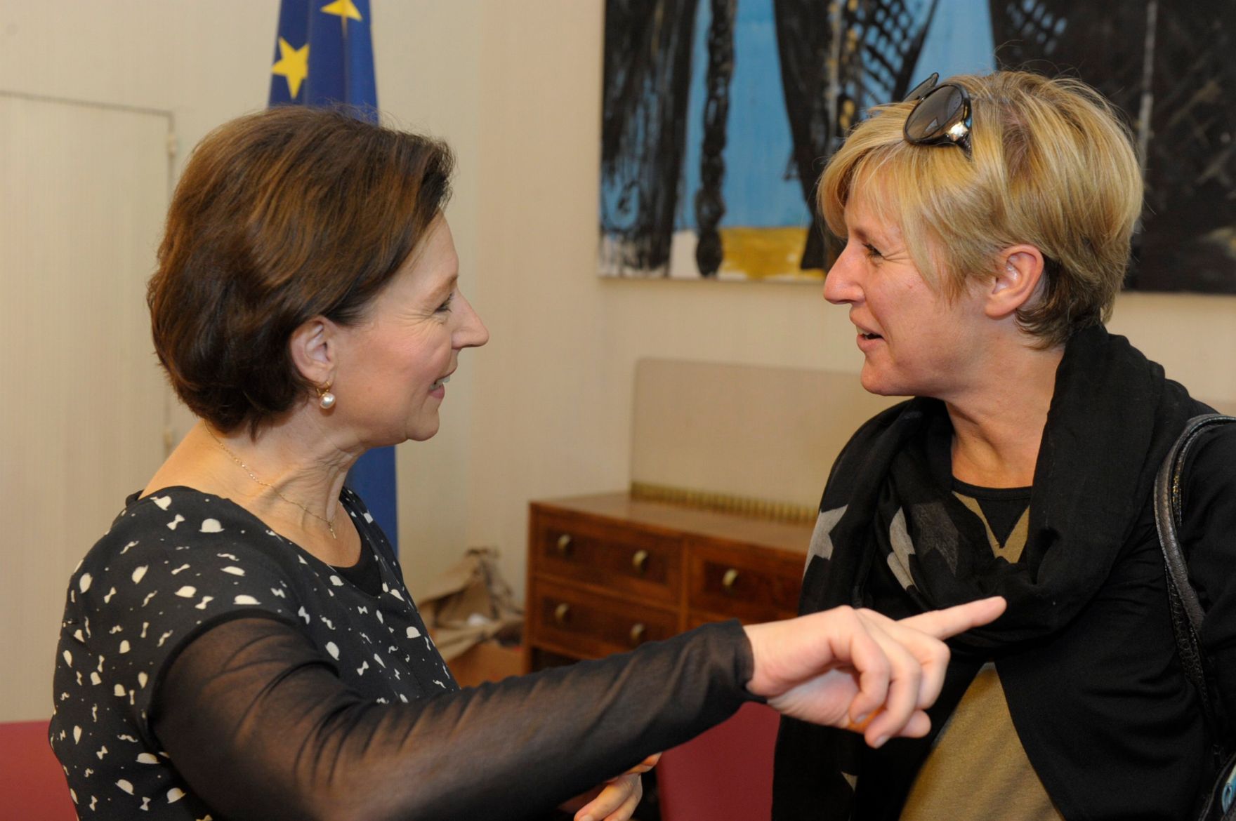 Am 26. Oktober 2013 empfing Frauenministerin Gabriele Heinisch-Hosek im Rahmen des Nationalfeiertages Besucherinnen und Besucher im Bundeskanzleramt.