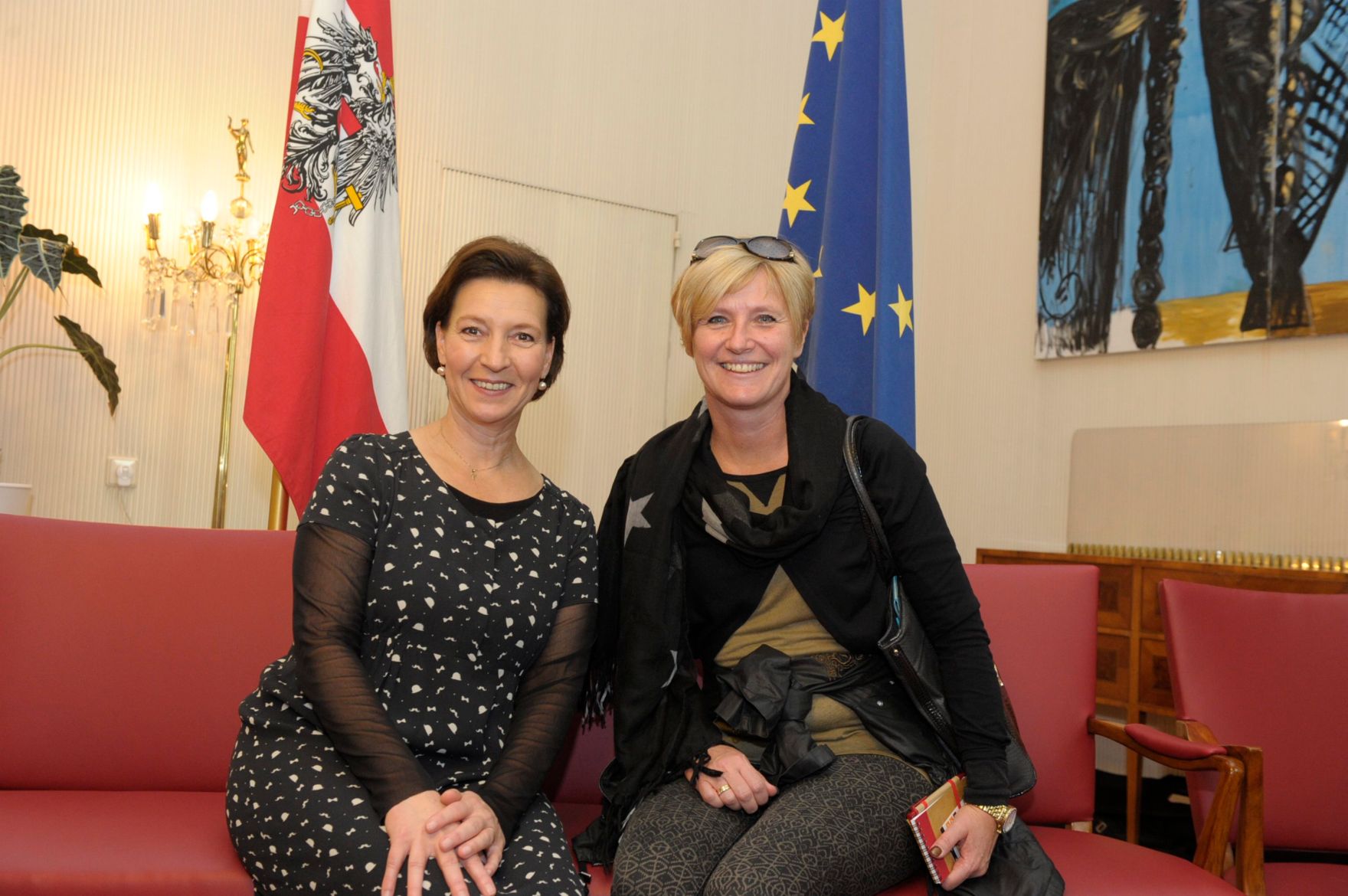 Am 26. Oktober 2013 empfing Frauenministerin Gabriele Heinisch-Hosek im Rahmen des Nationalfeiertages Besucherinnen und Besucher im Bundeskanzleramt.