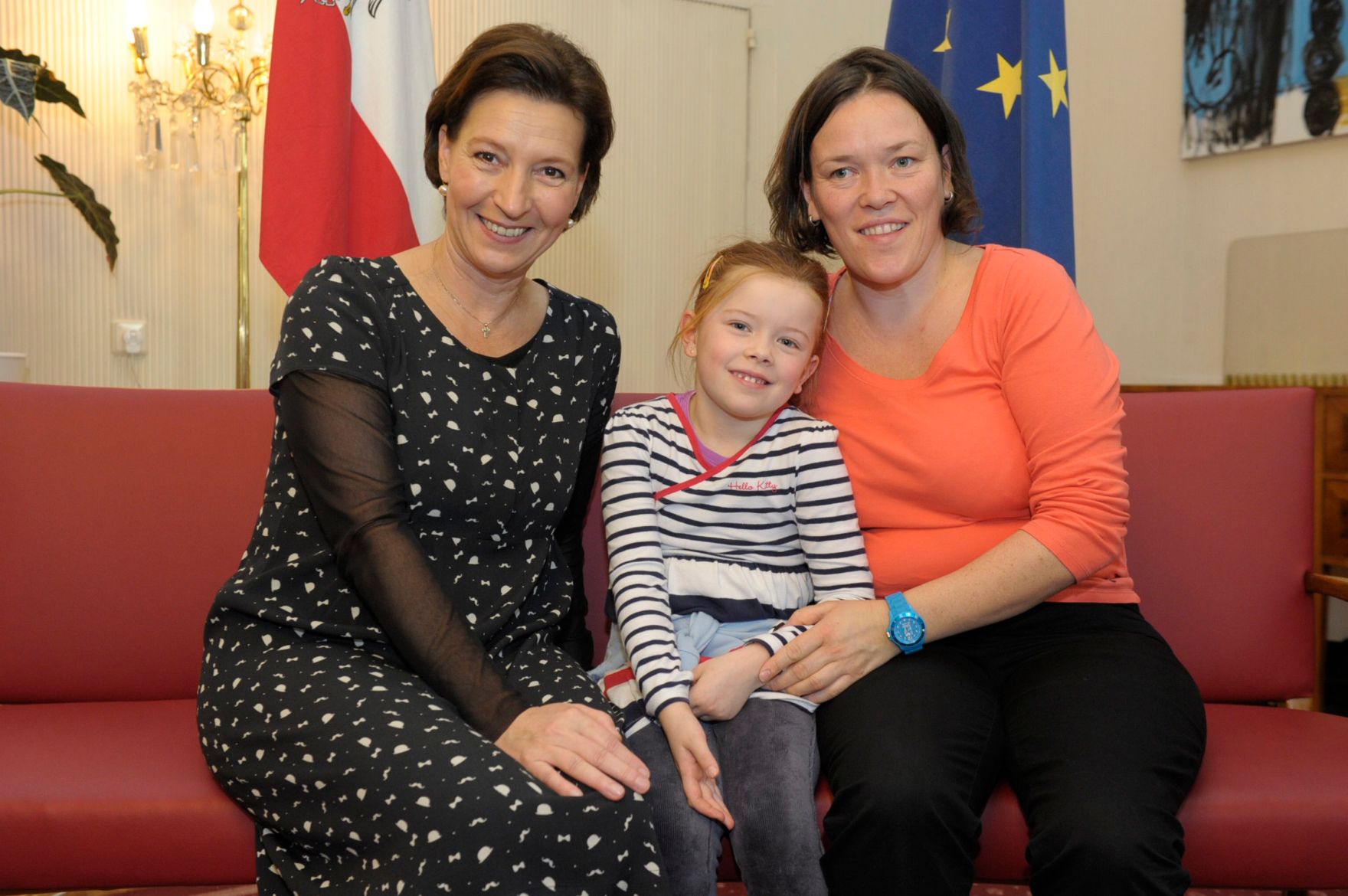Am 26. Oktober 2013 empfing Frauenministerin Gabriele Heinisch-Hosek im Rahmen des Nationalfeiertages Besucherinnen und Besucher im Bundeskanzleramt.