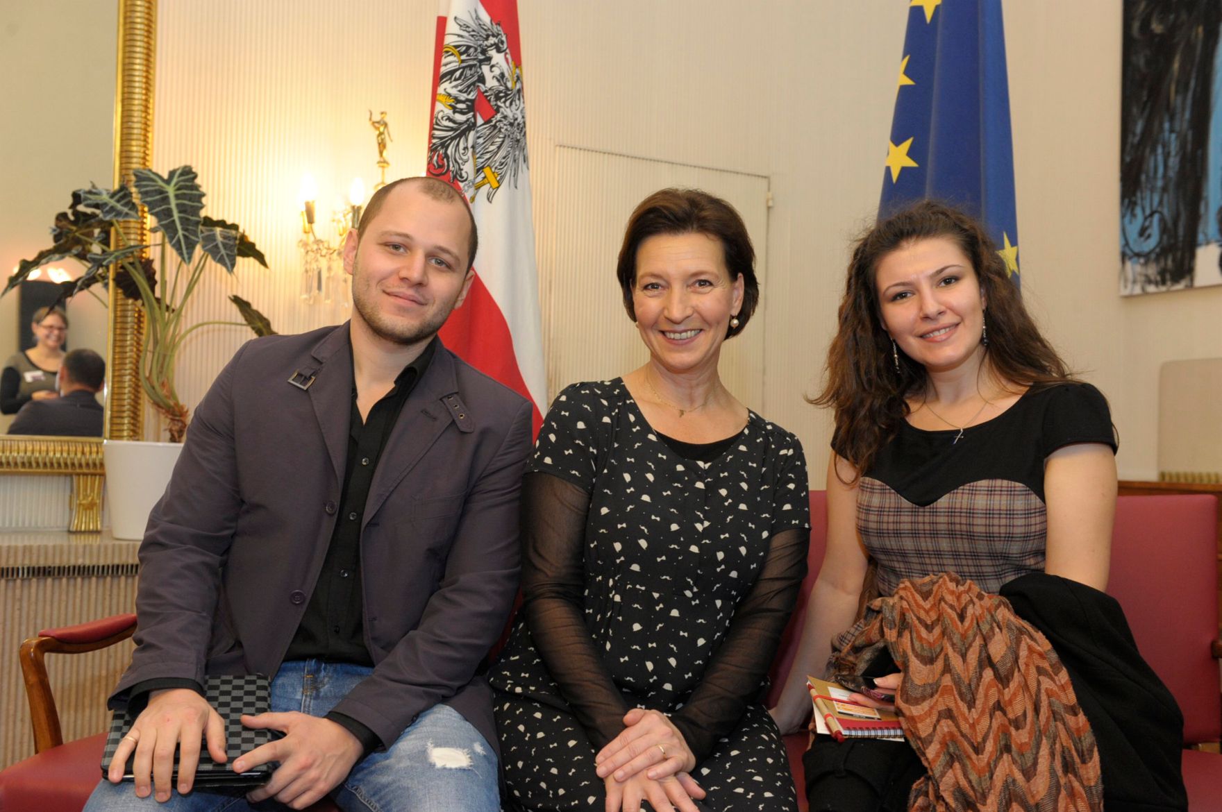 Am 26. Oktober 2013 empfing Frauenministerin Gabriele Heinisch-Hosek im Rahmen des Nationalfeiertages Besucherinnen und Besucher im Bundeskanzleramt.