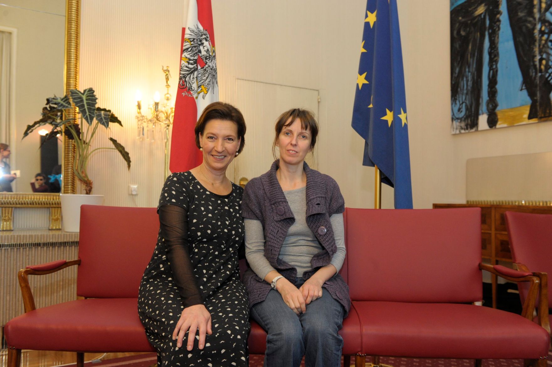 Am 26. Oktober 2013 empfing Frauenministerin Gabriele Heinisch-Hosek im Rahmen des Nationalfeiertages Besucherinnen und Besucher im Bundeskanzleramt.